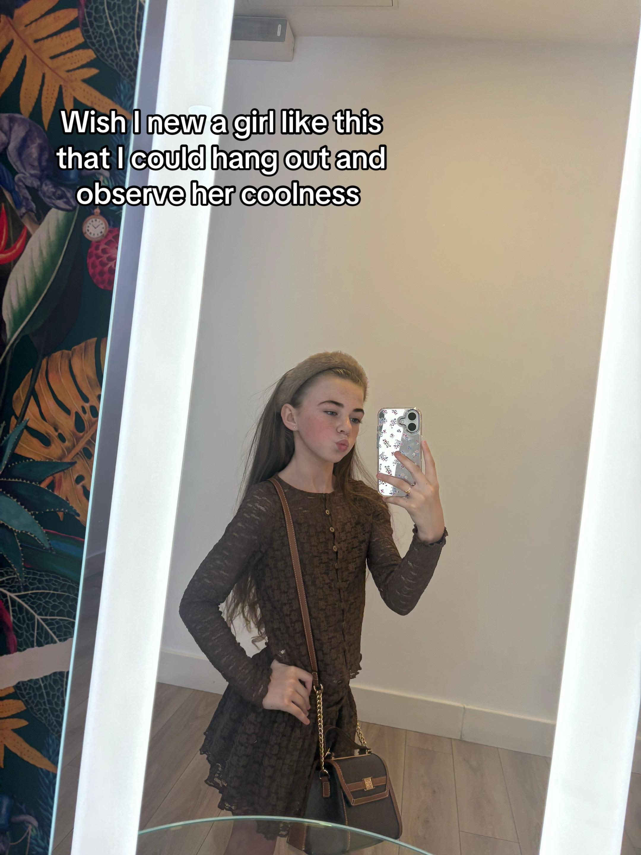 @✨𝓜𝓪𝓻𝔂 𝓒𝓸𝓷𝓷𝓸𝓻𝓼✨