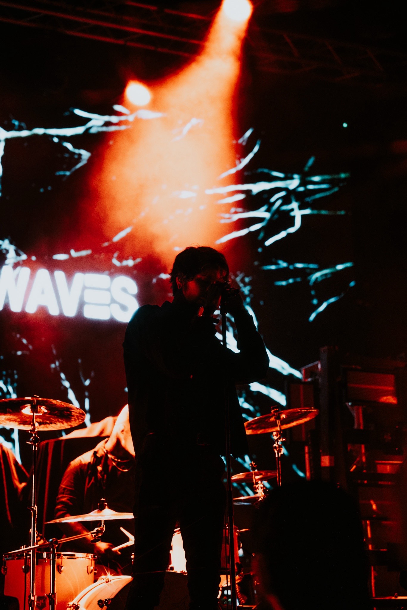 @Glasswaves
