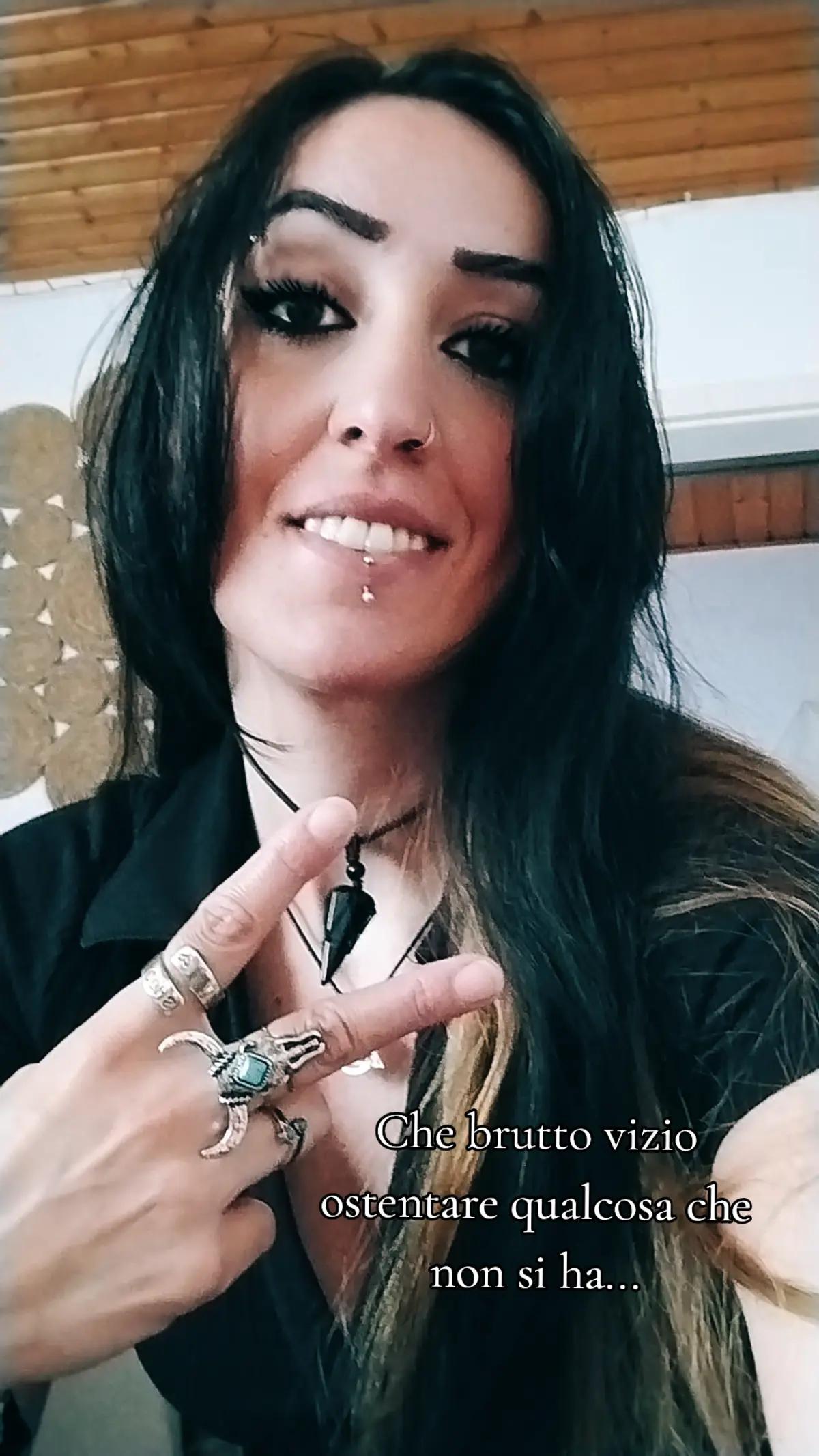 @LadyWolfBlack🐺
