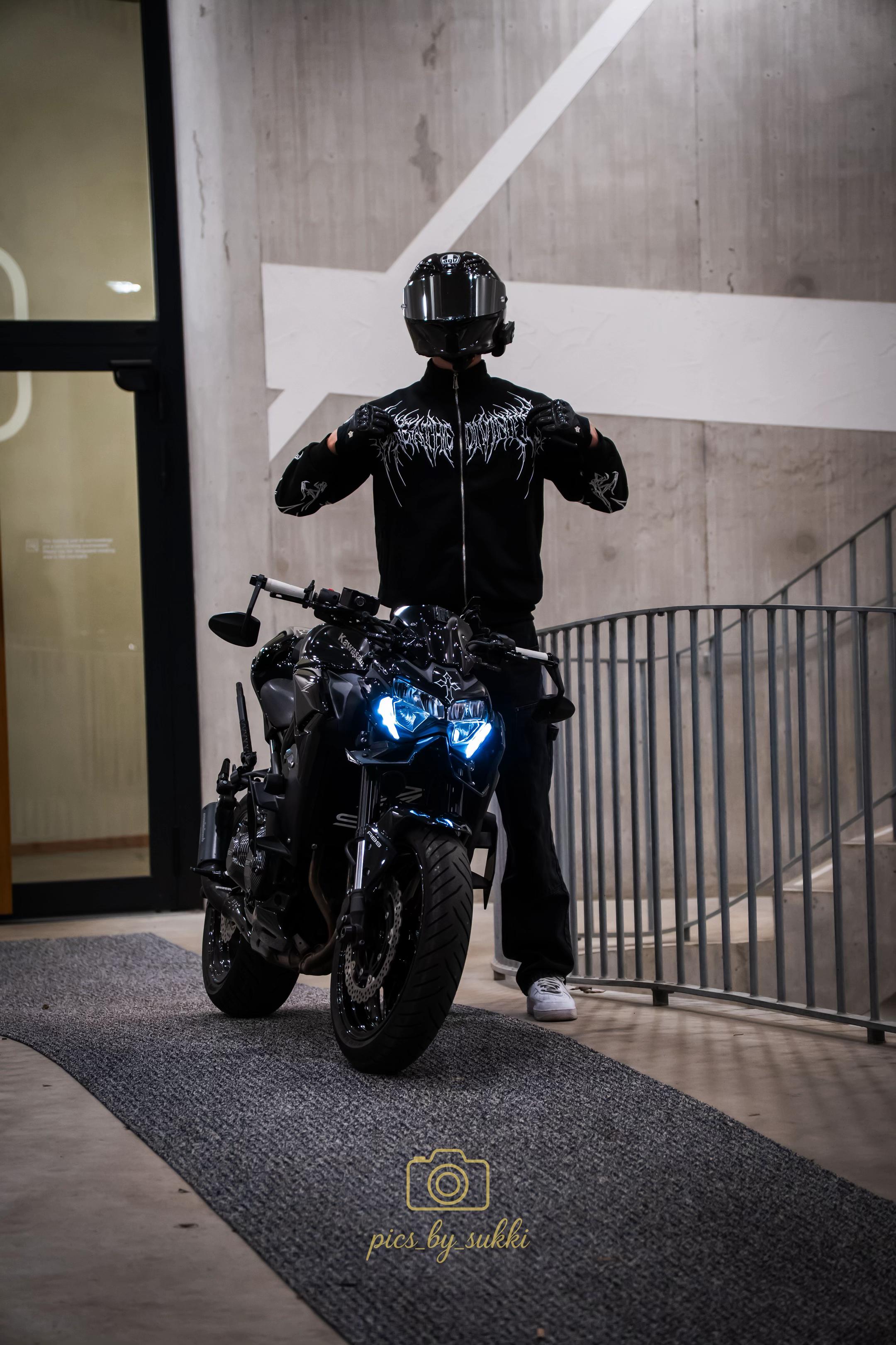@๐ท๐๐๐ | Z900