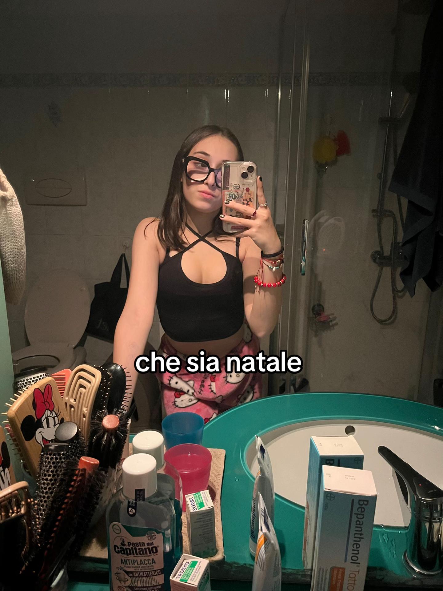 @👧🏻