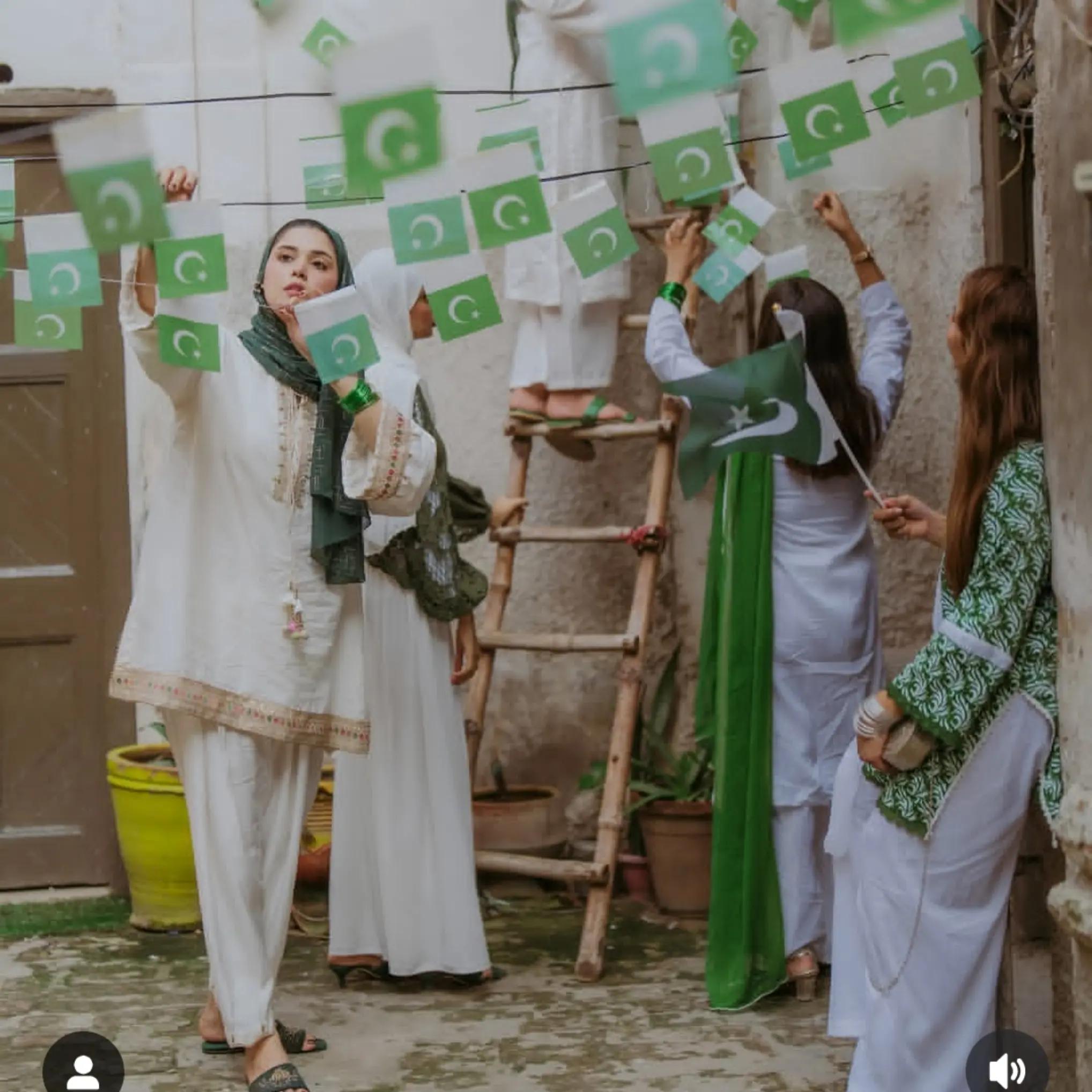 @😁 اک گل دساں 😂