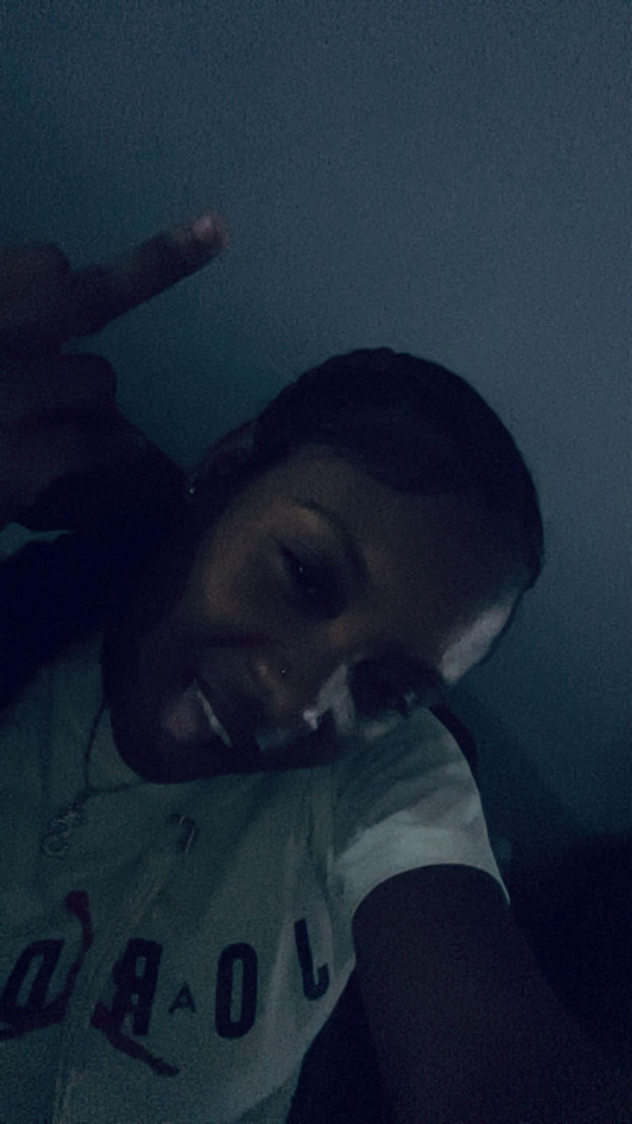 @niaabaee__