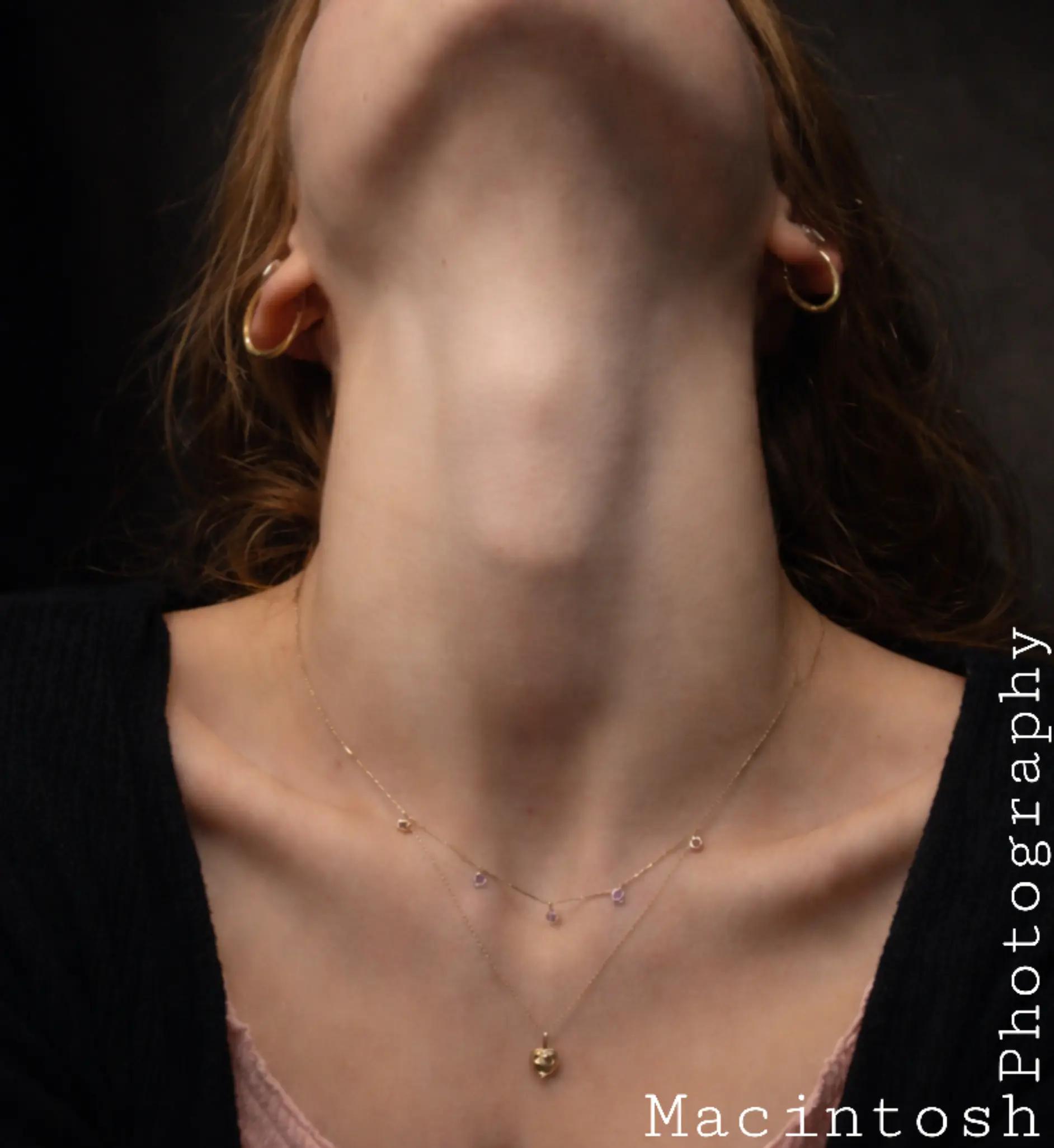 @Female_Neck_Appreciation