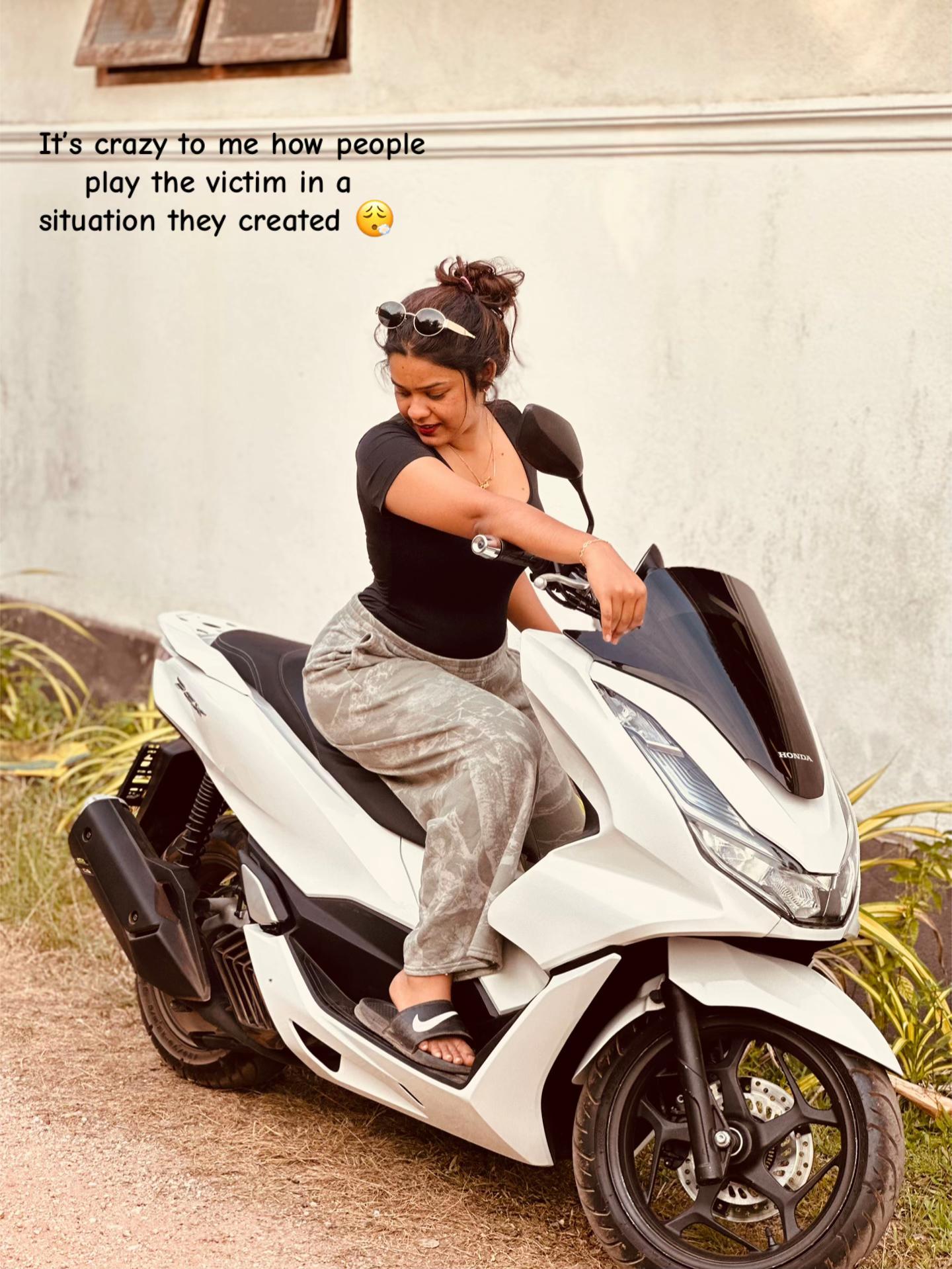 @Dinithi | නිම්නාවි 🌹