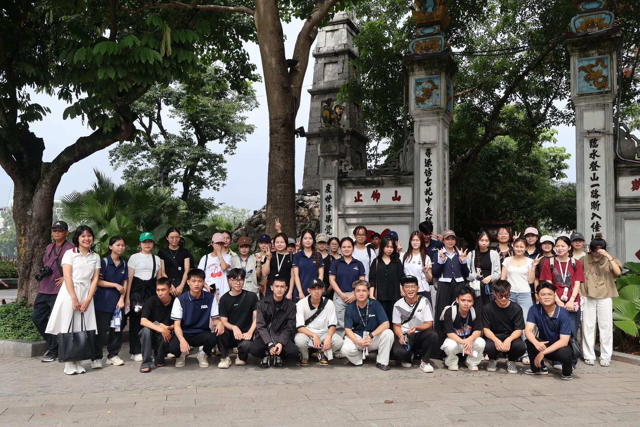 @hướng dẫn viên hay đi lạc