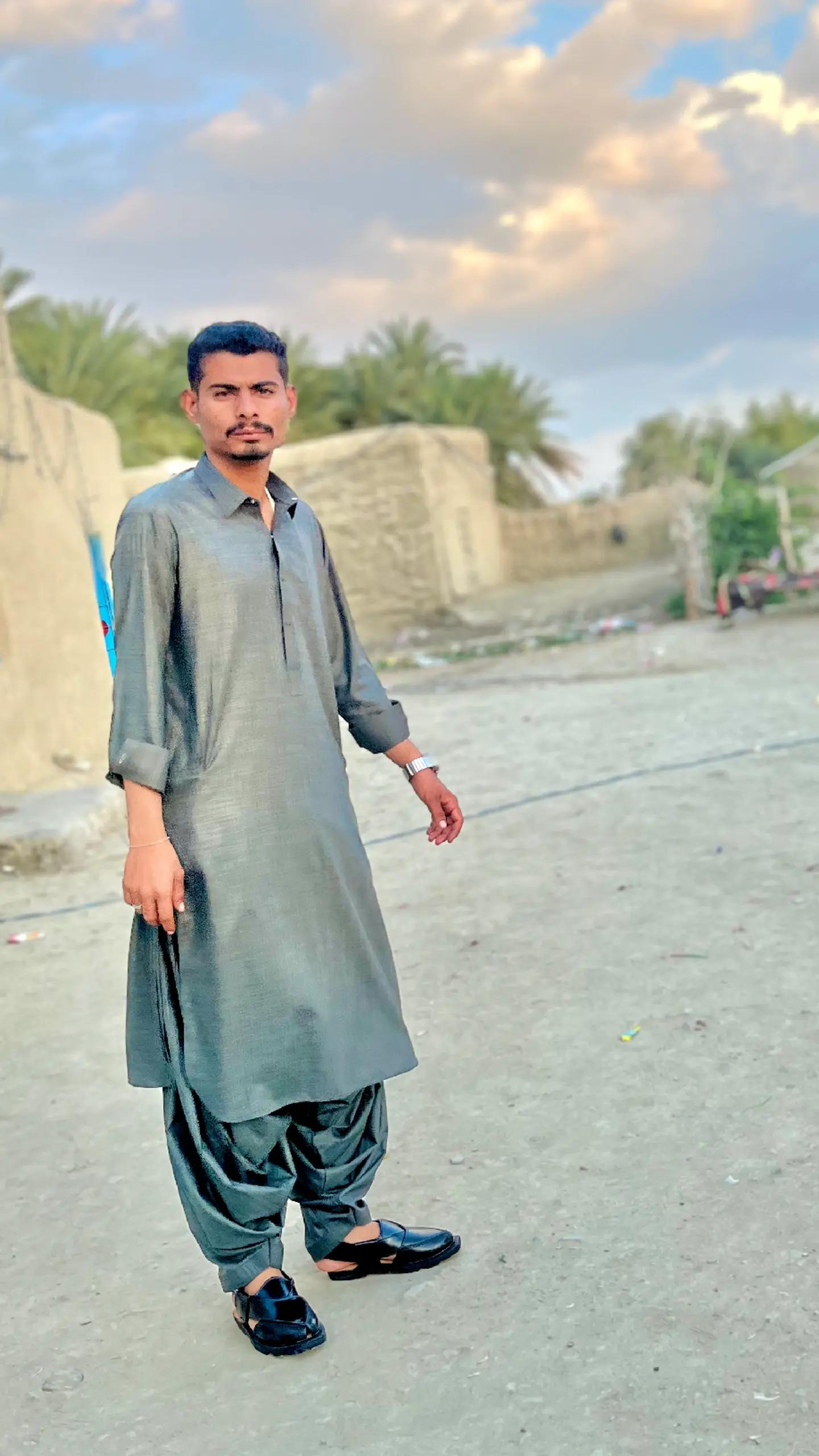 @𝗦𝗝 &hearts;︎_&hearts;︎ شاہو 🔥