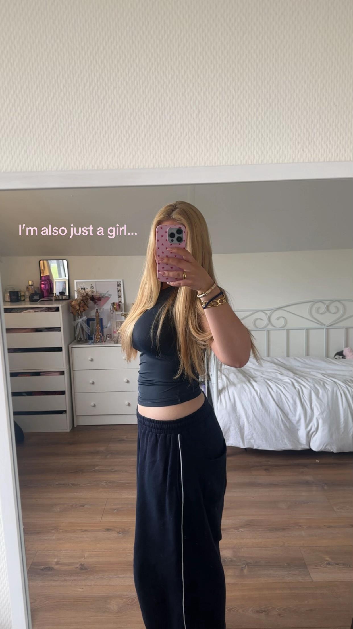 @SIMONE ESM&Eacute;E🩵