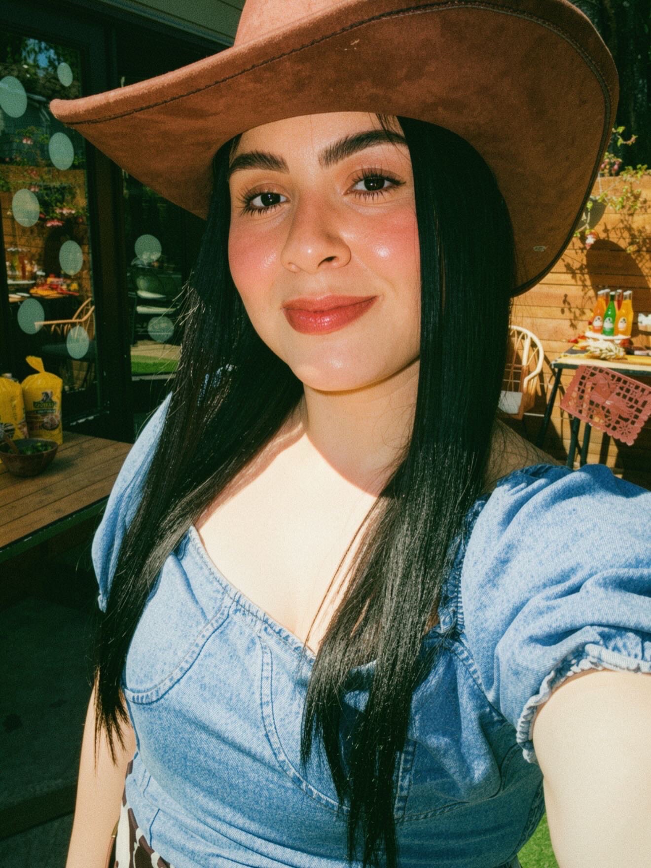 @Emily García