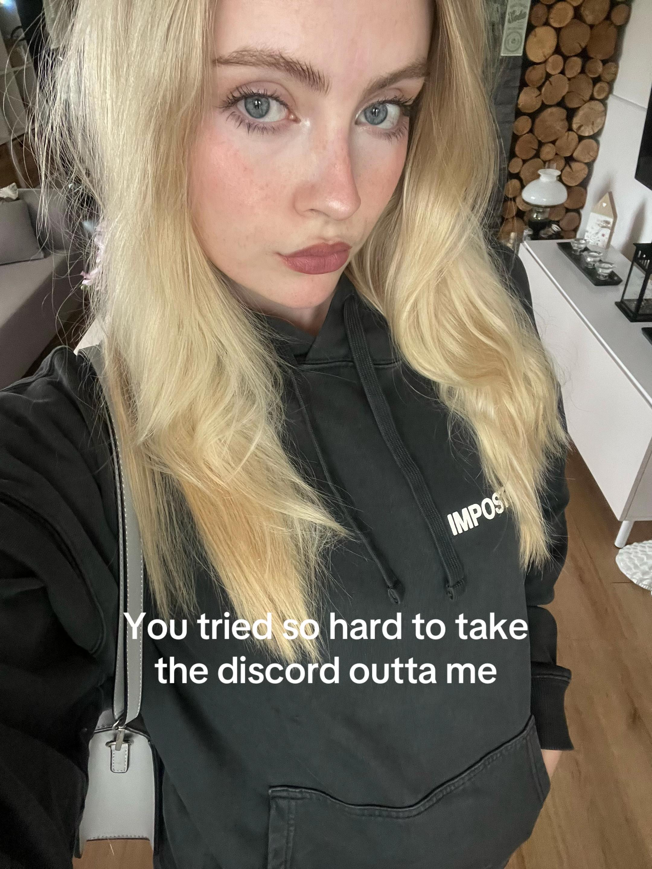 @𝐿𝒾𝓋𝒾𝓃𝑔 𝒹𝑜𝓁𝓁 🐇