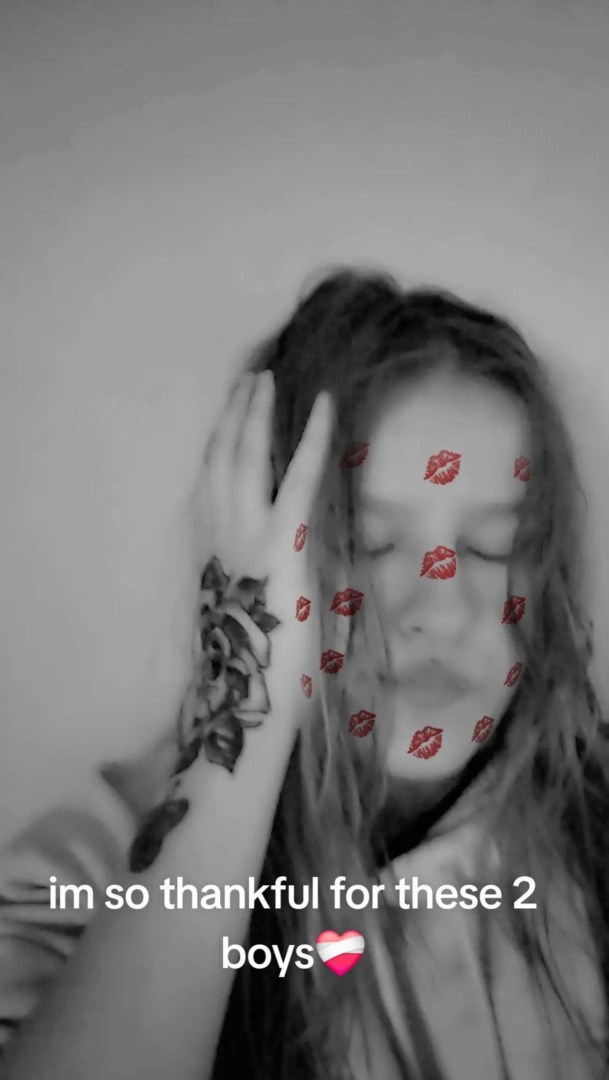 @Vyholdengirl07