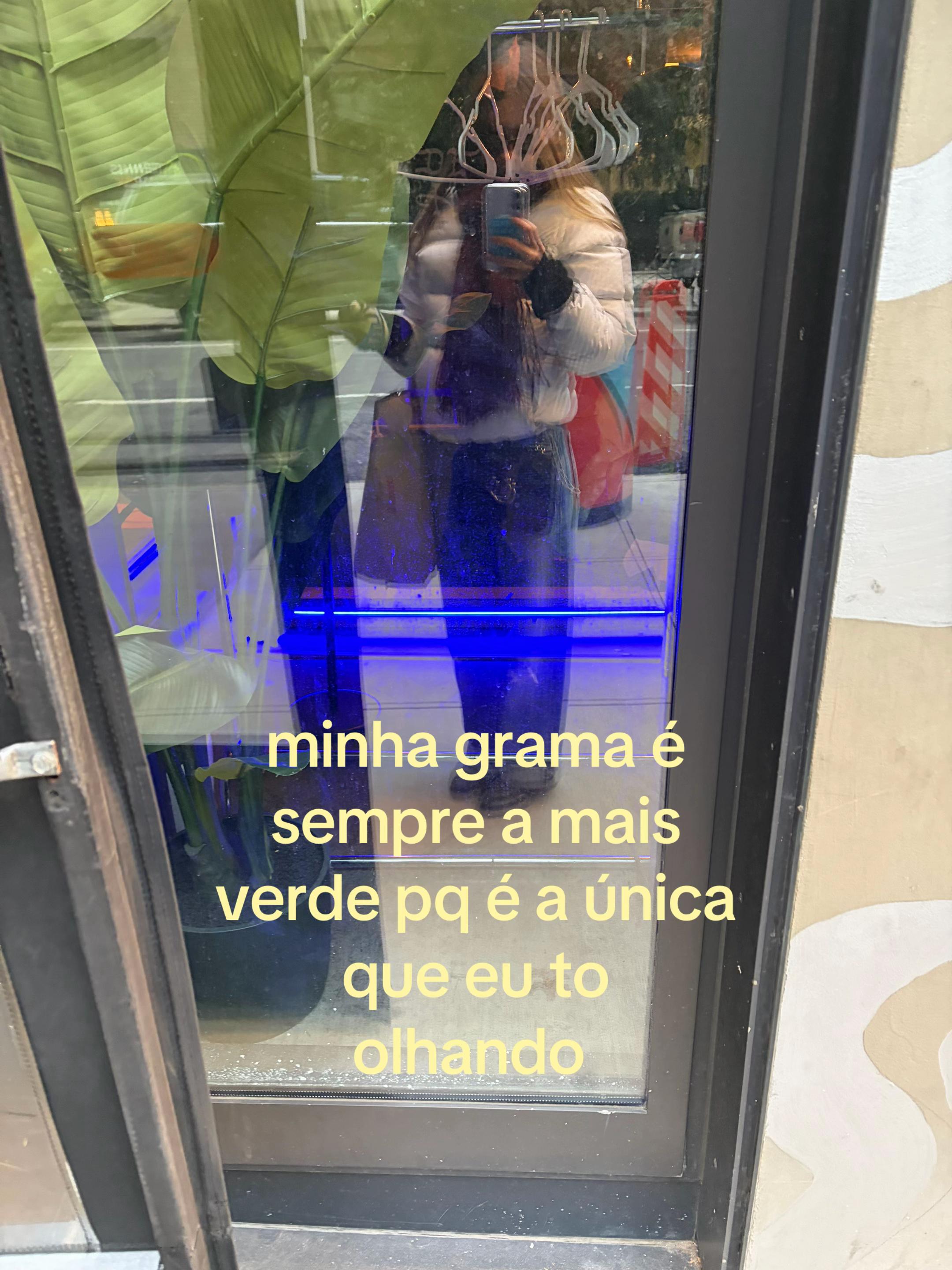 @lariperego