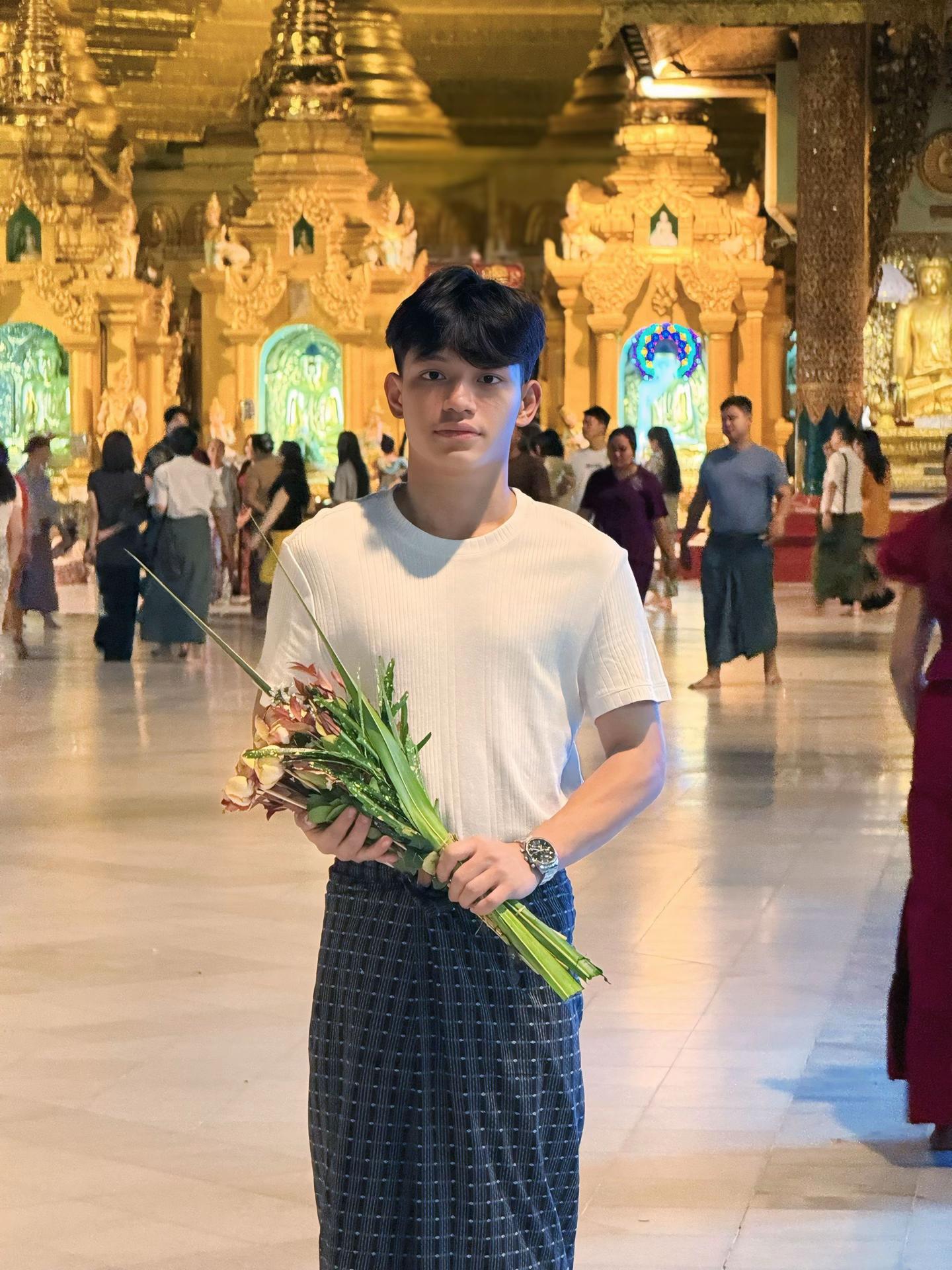 @Aung Aung đŤ