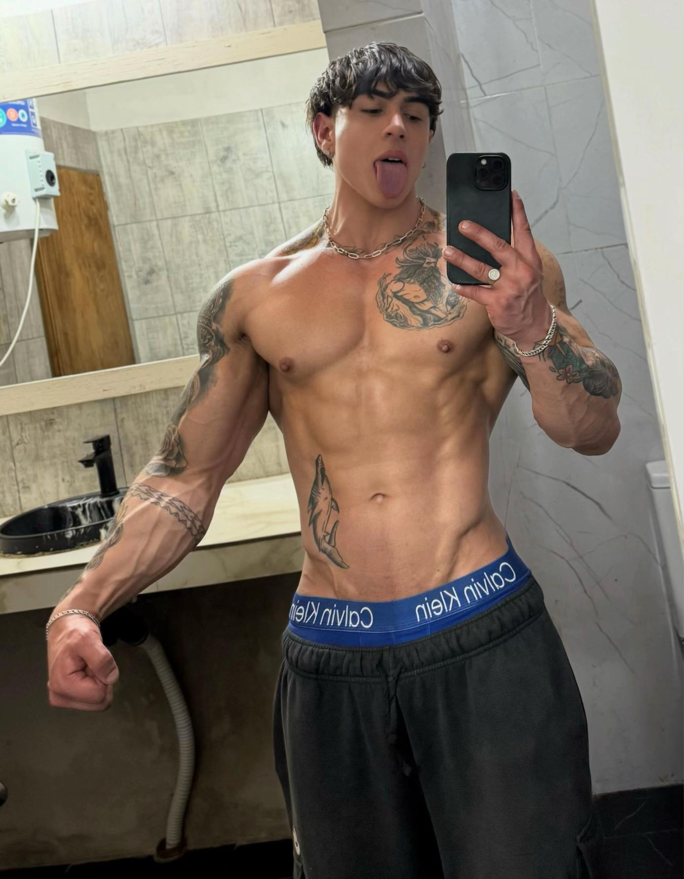 @Nicolás