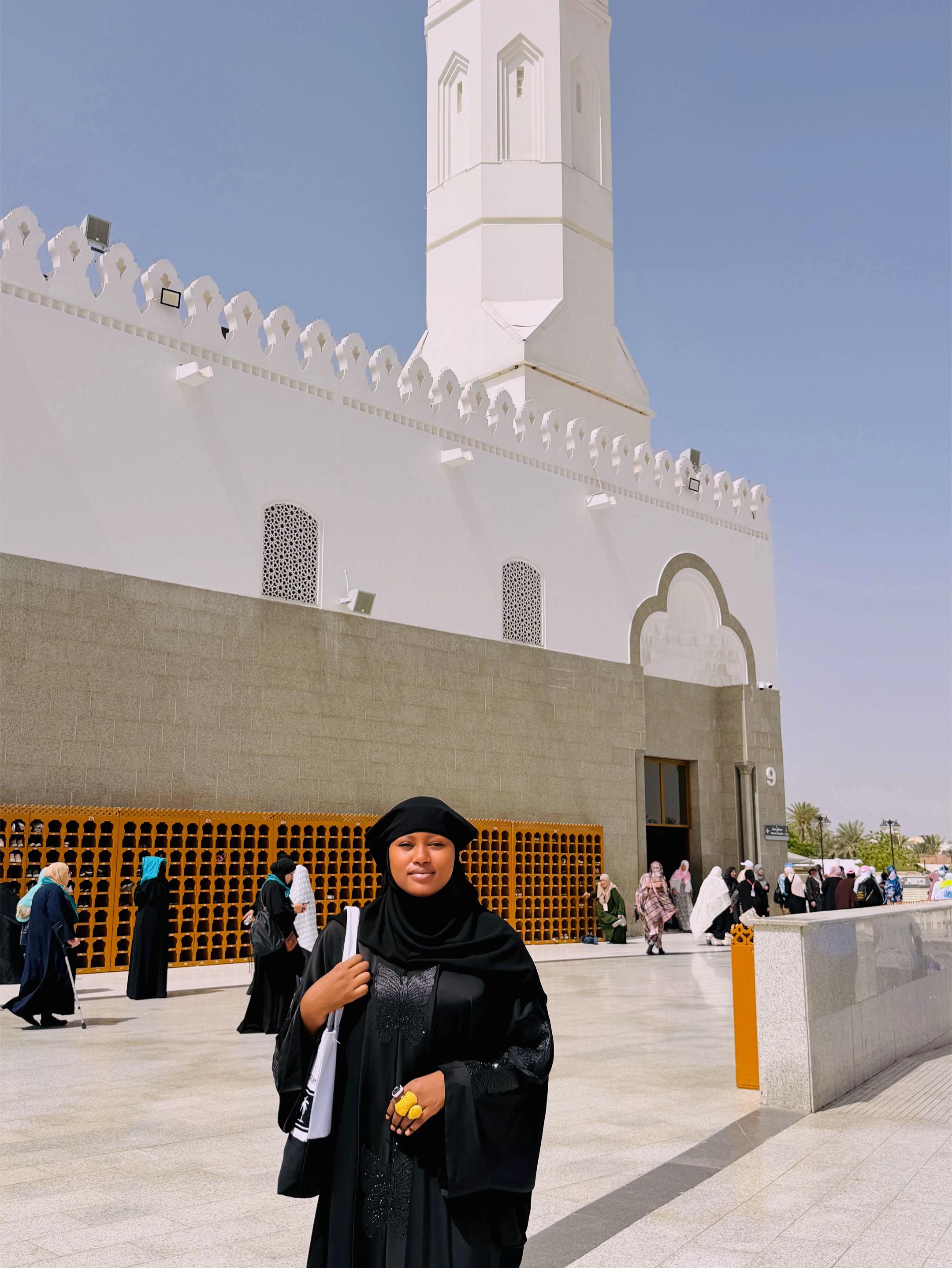 @Momee Gombe