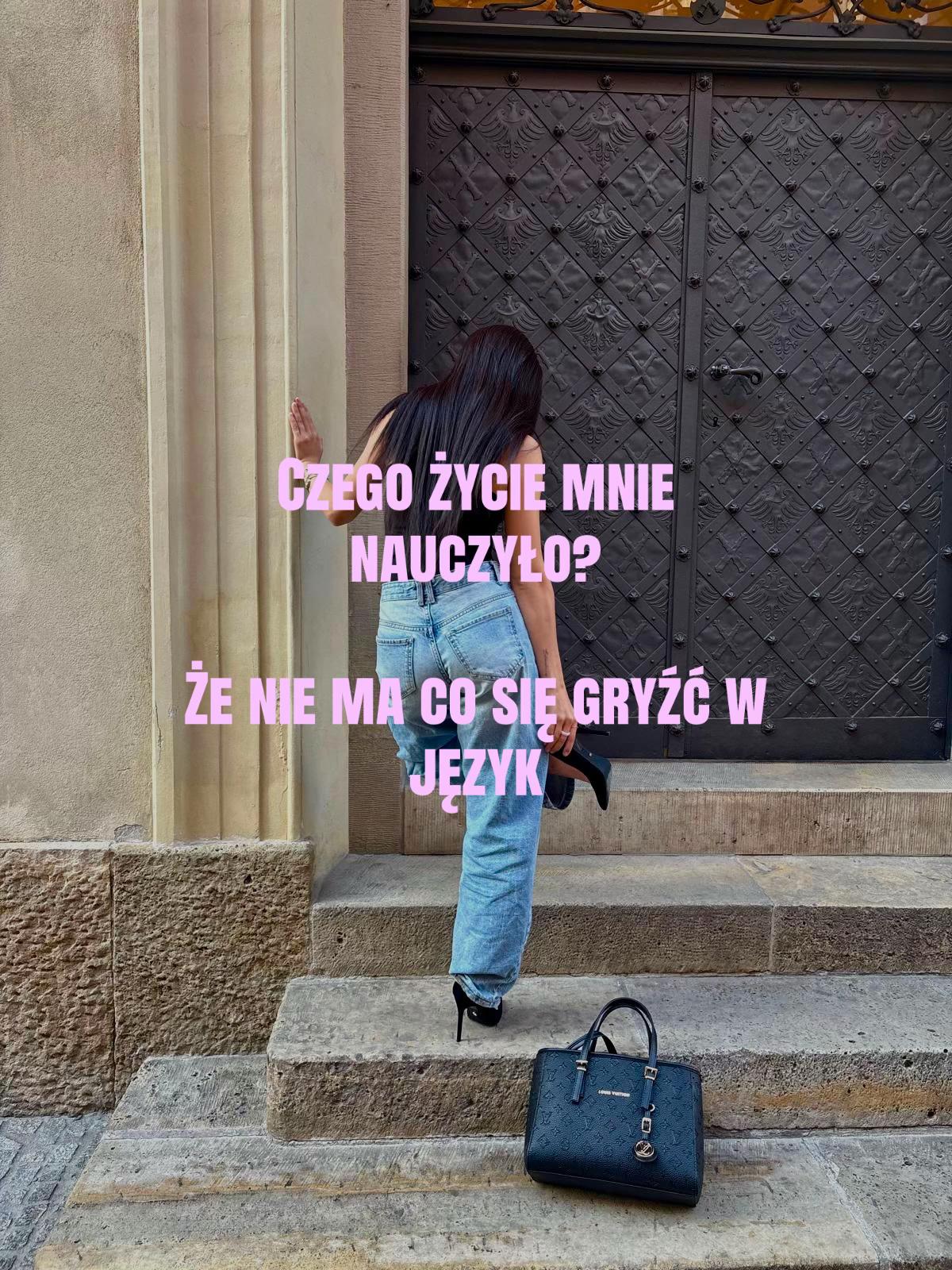 @alastraz_