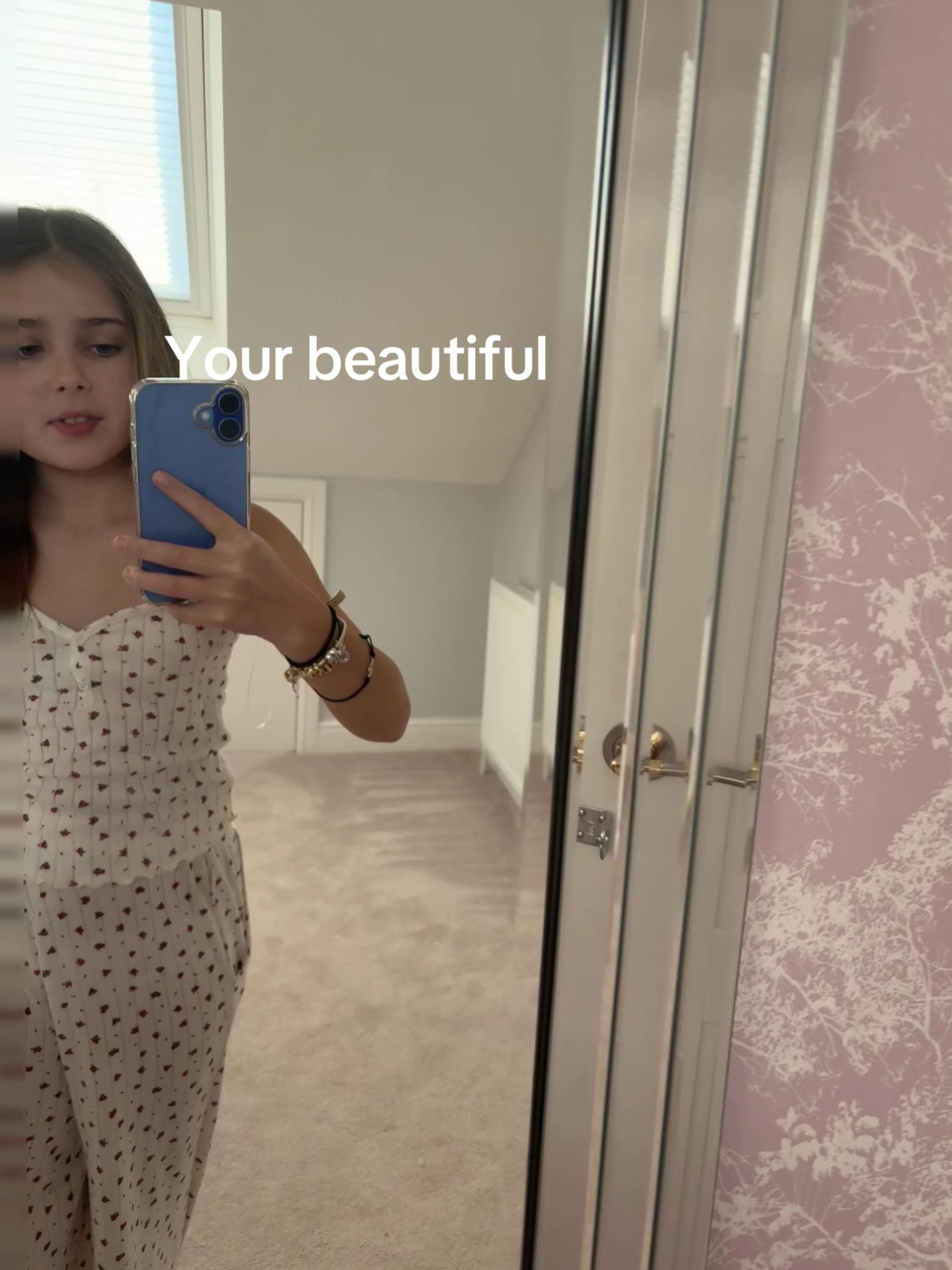 @ℳ𝒾𝓂𝒾 𝒶𝓃𝓃ℯ