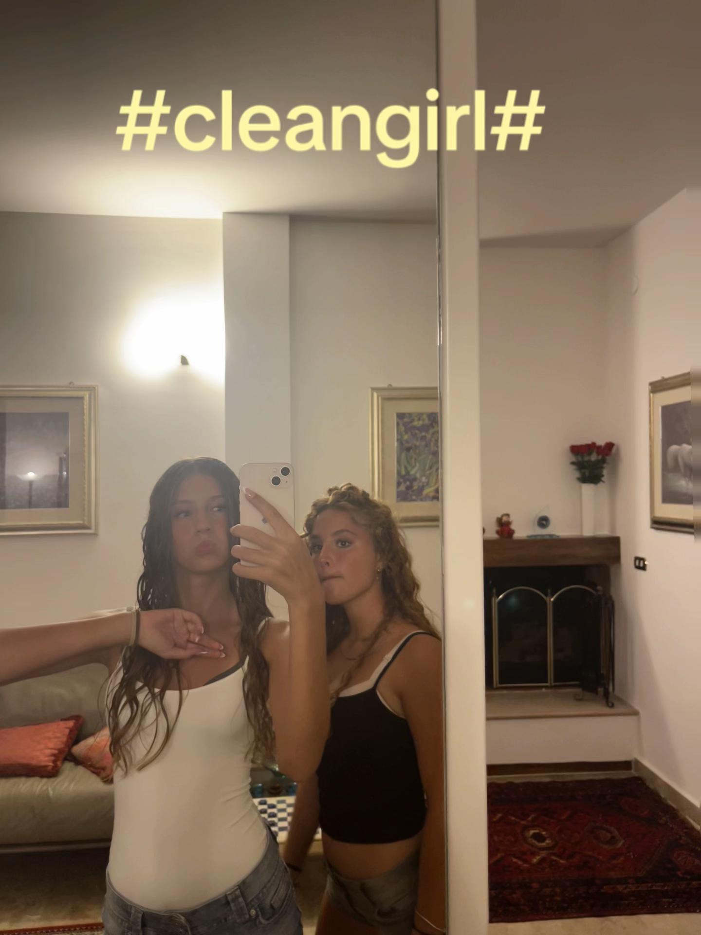 @Twin bitches👯♀️