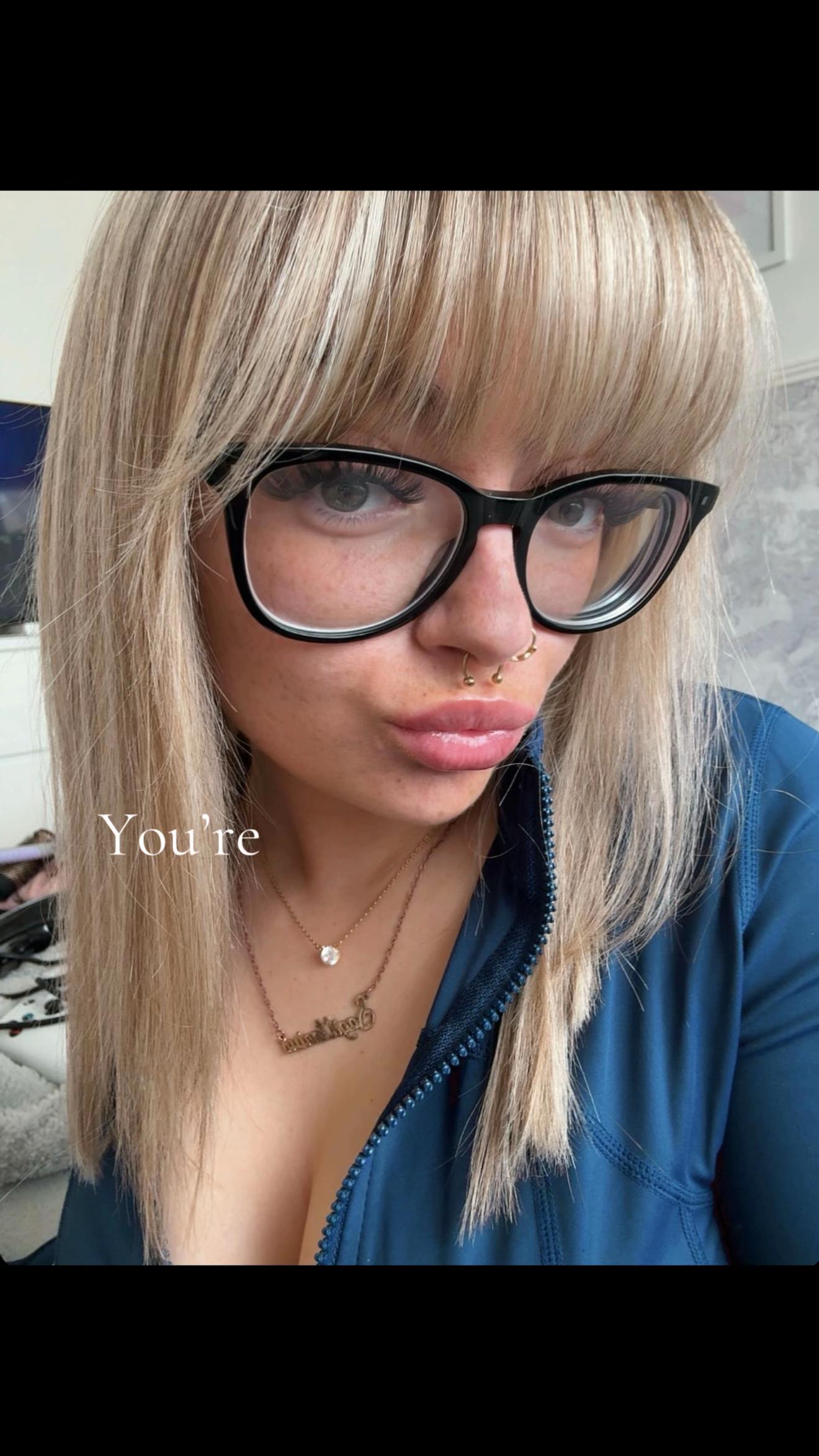 @btchesbrokenblondie 🩵