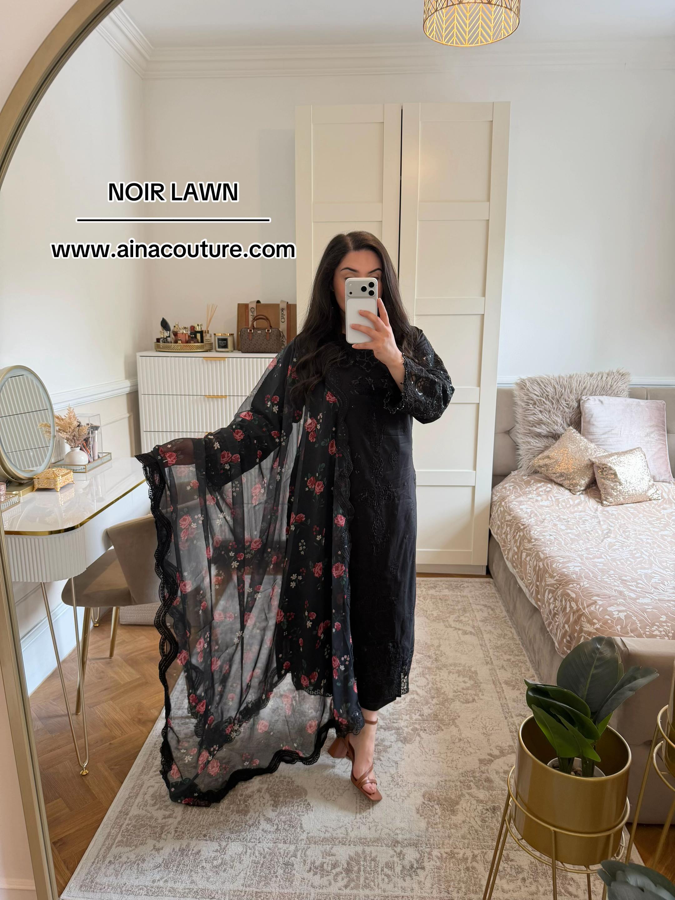 @Aina__couture