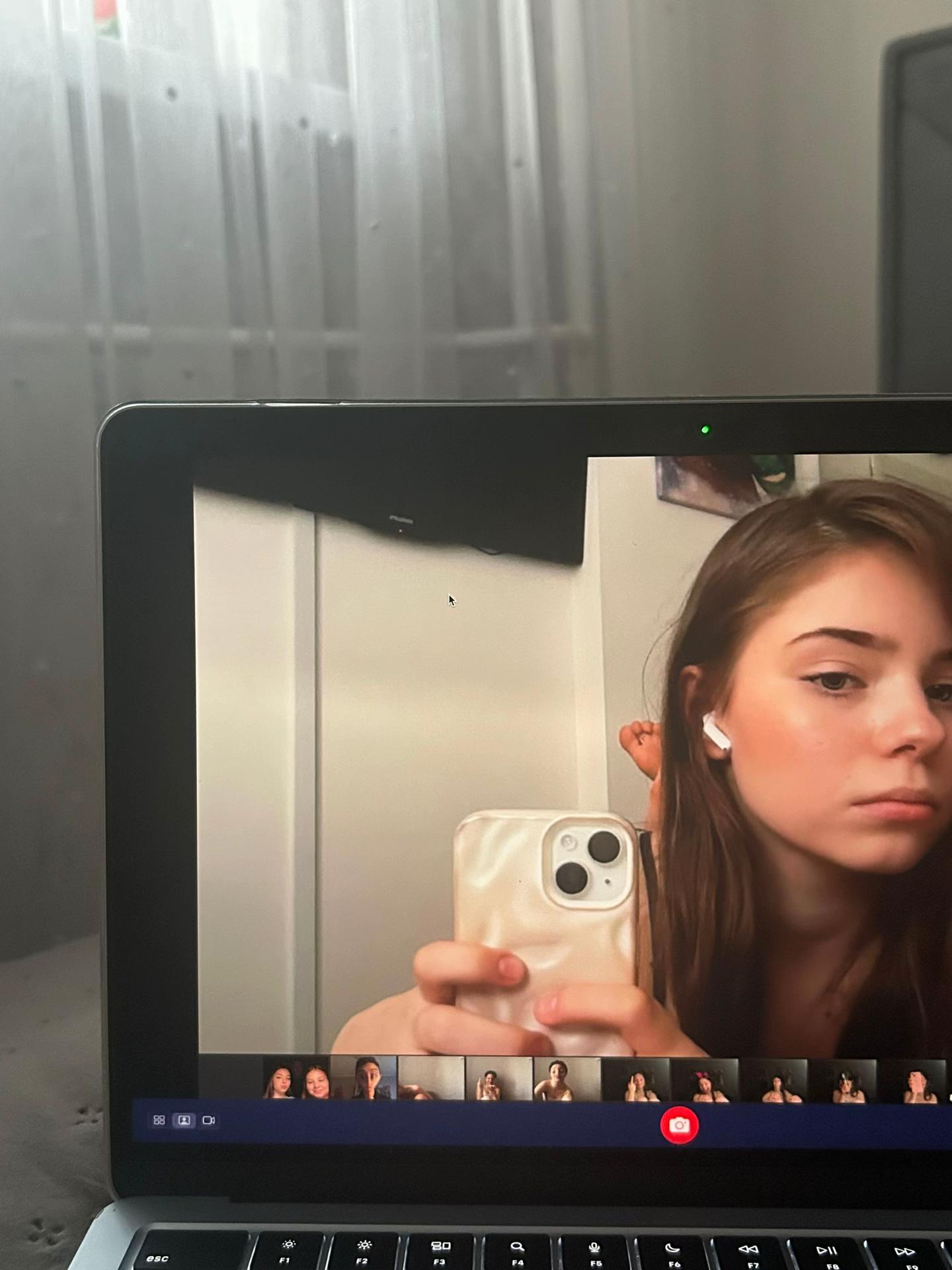 @Elisv_