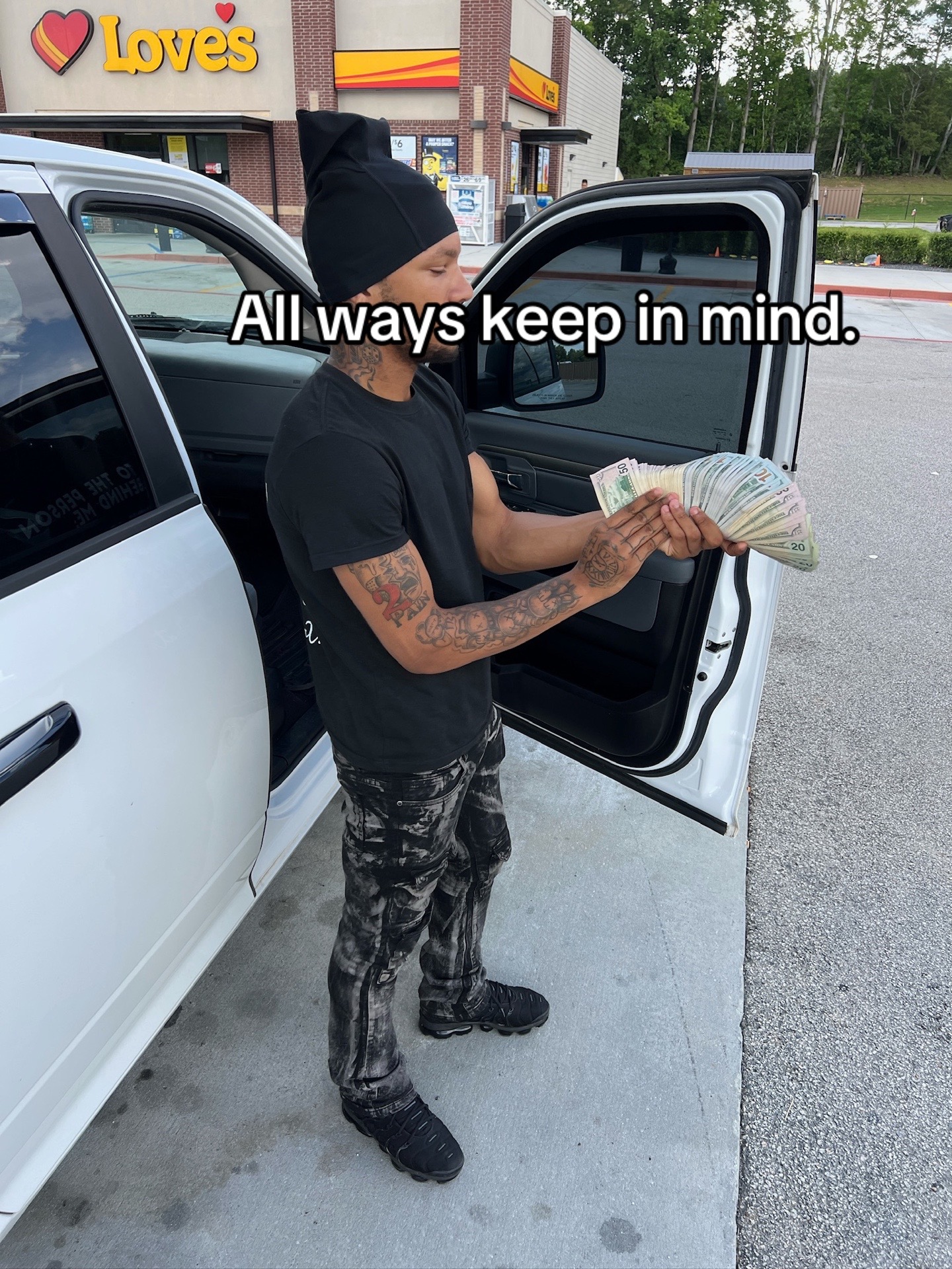@Tay🎸.