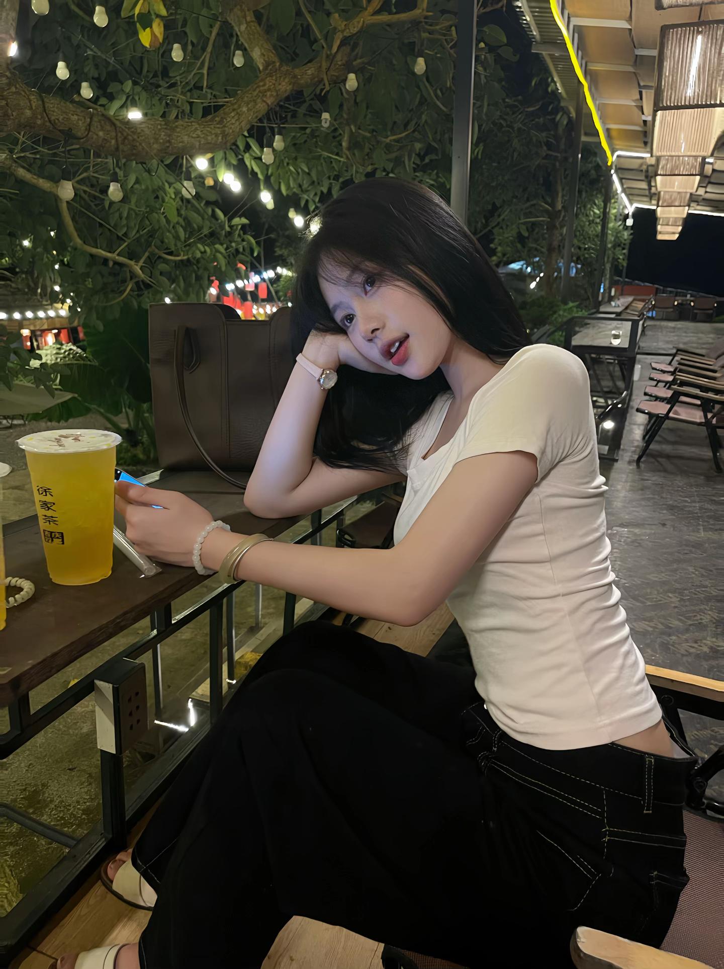 @hắt x&igrave; giả tạo !