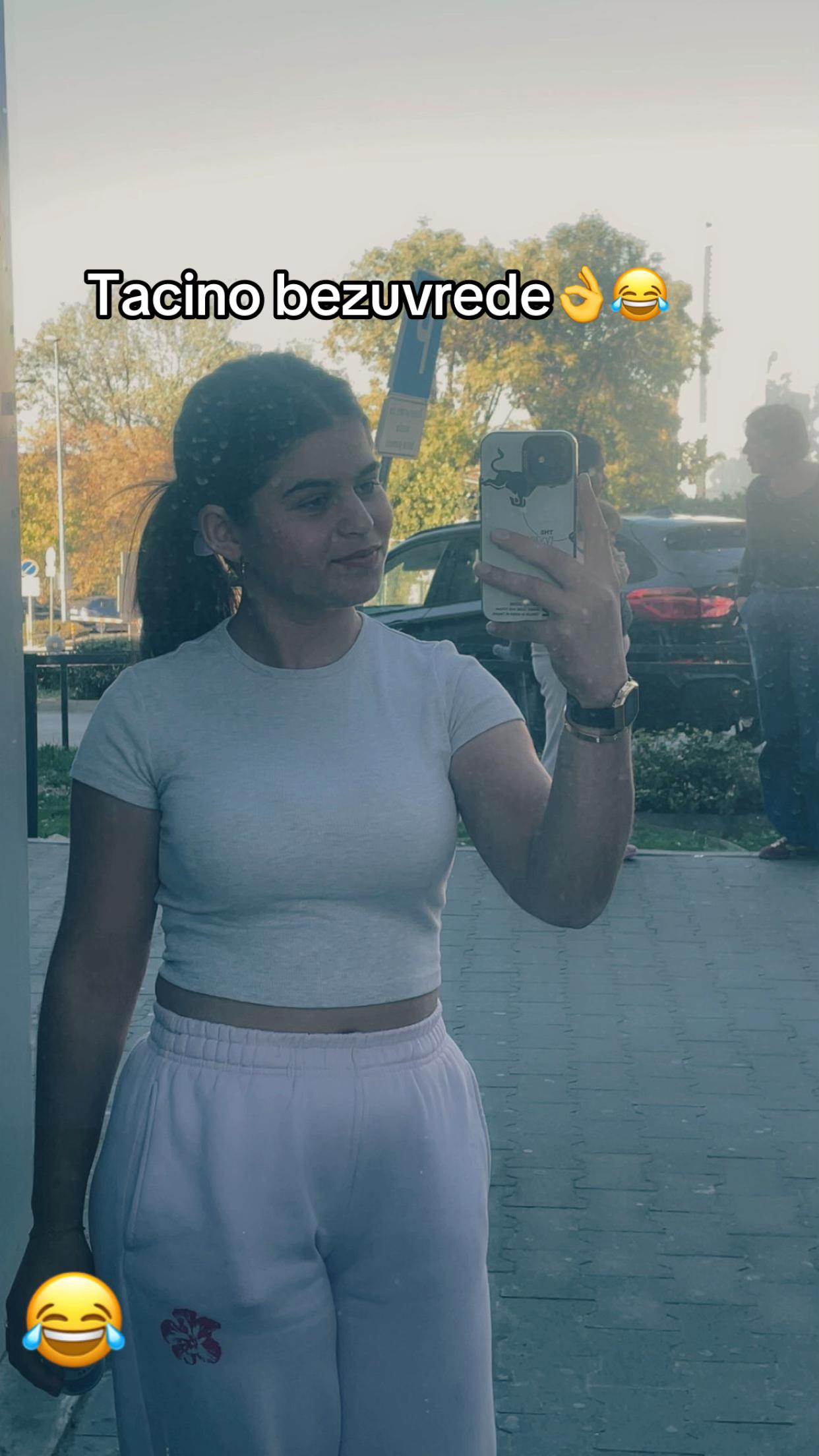 @Adelisa