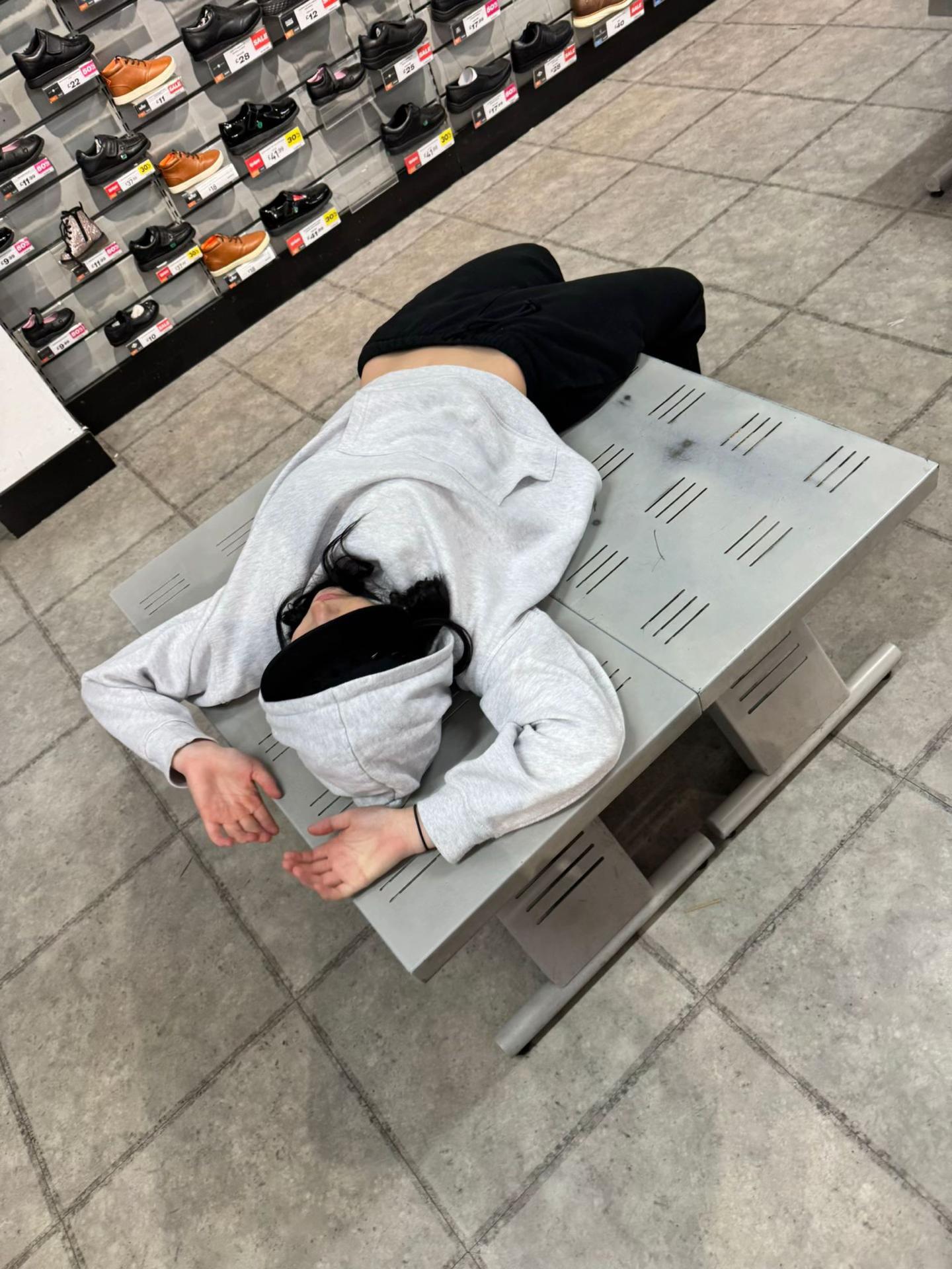 @⃟