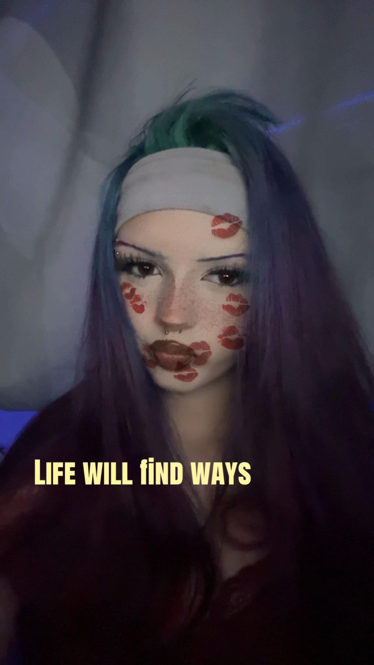 @𝒫𝒶𝓇𝒾𝓈&dagger;👩&zwj;❤️&zwj;💋&zwj;👩
