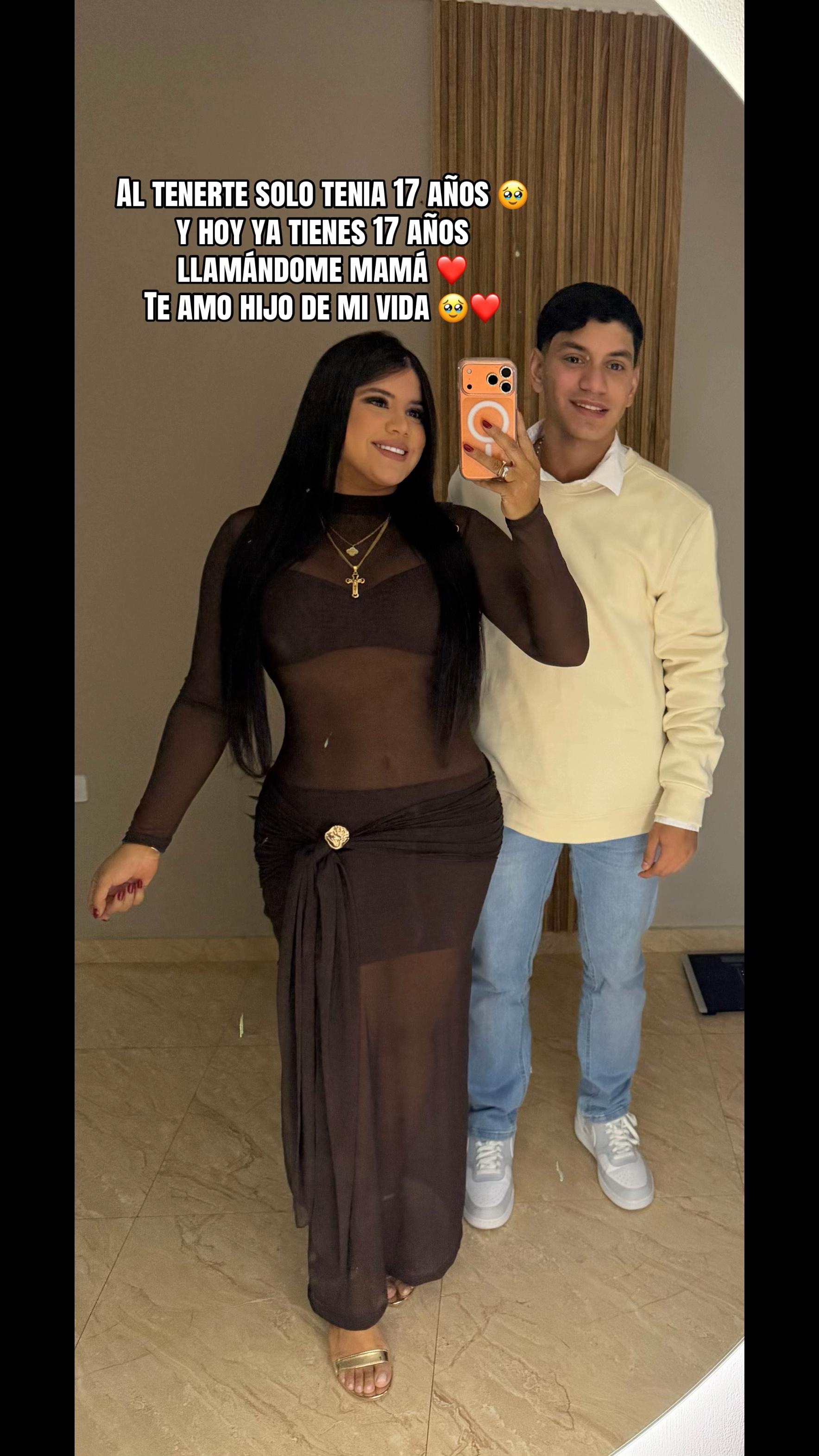 @María