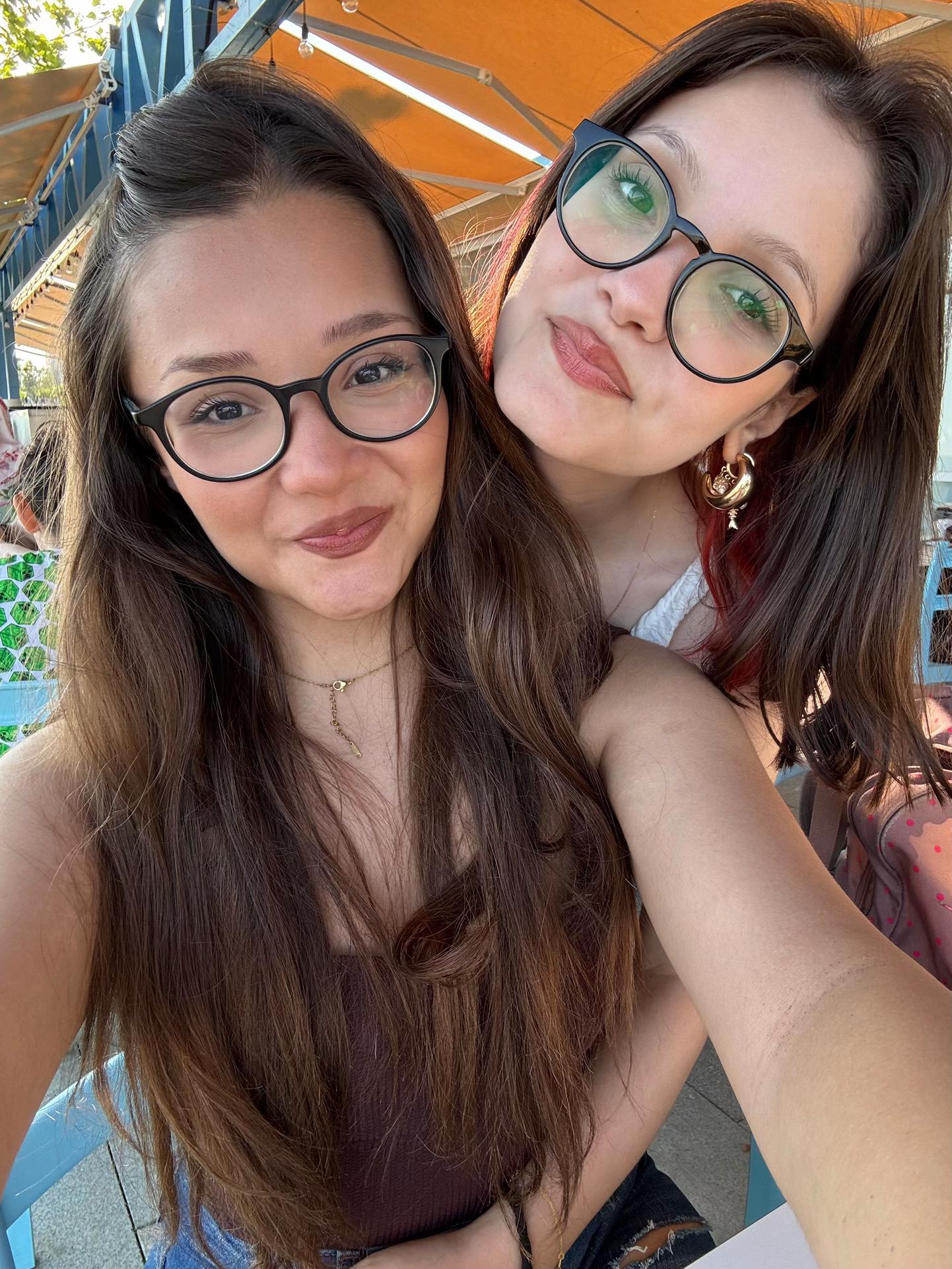 @👸🏻👸🏽