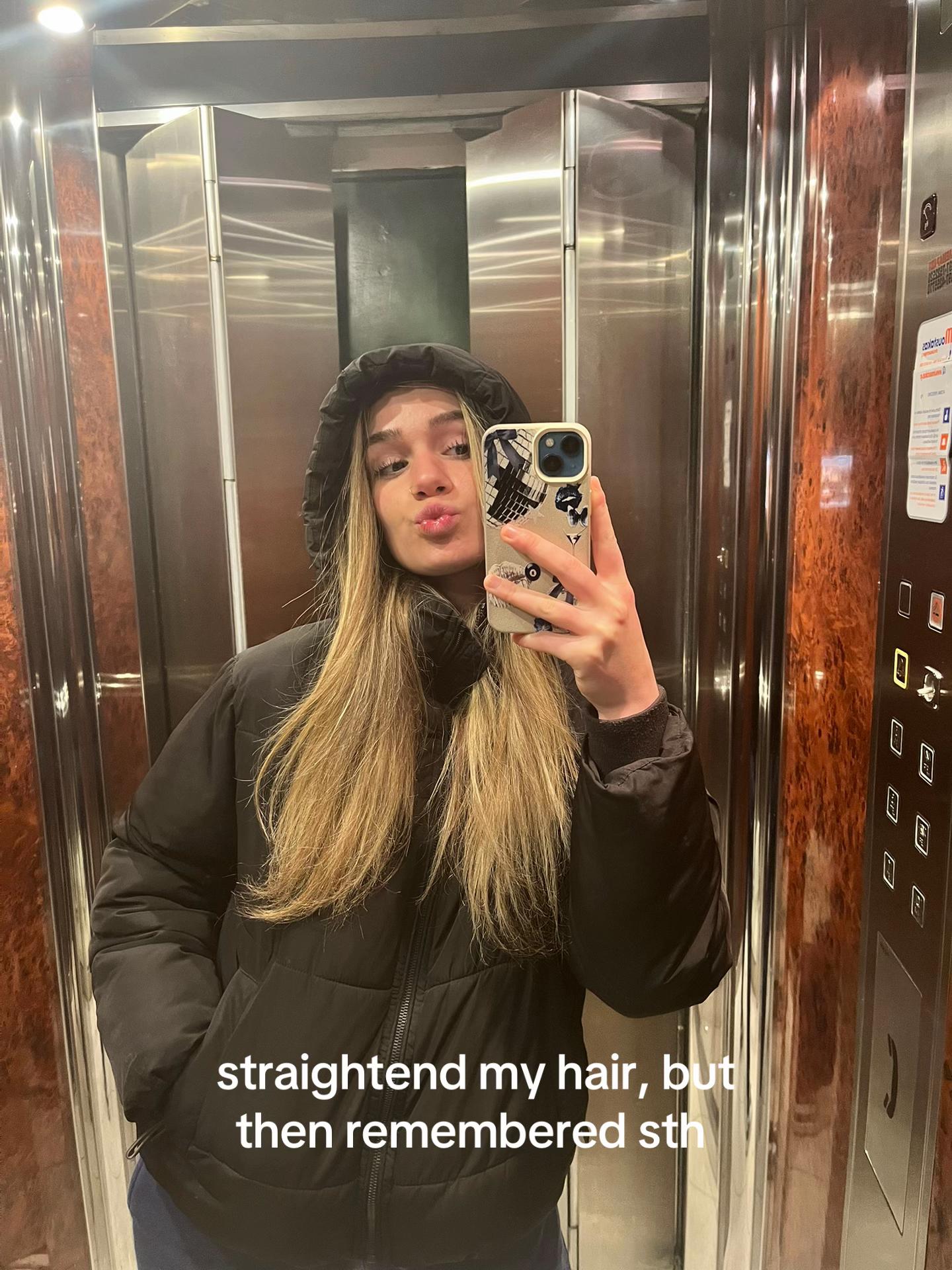 @𝒱