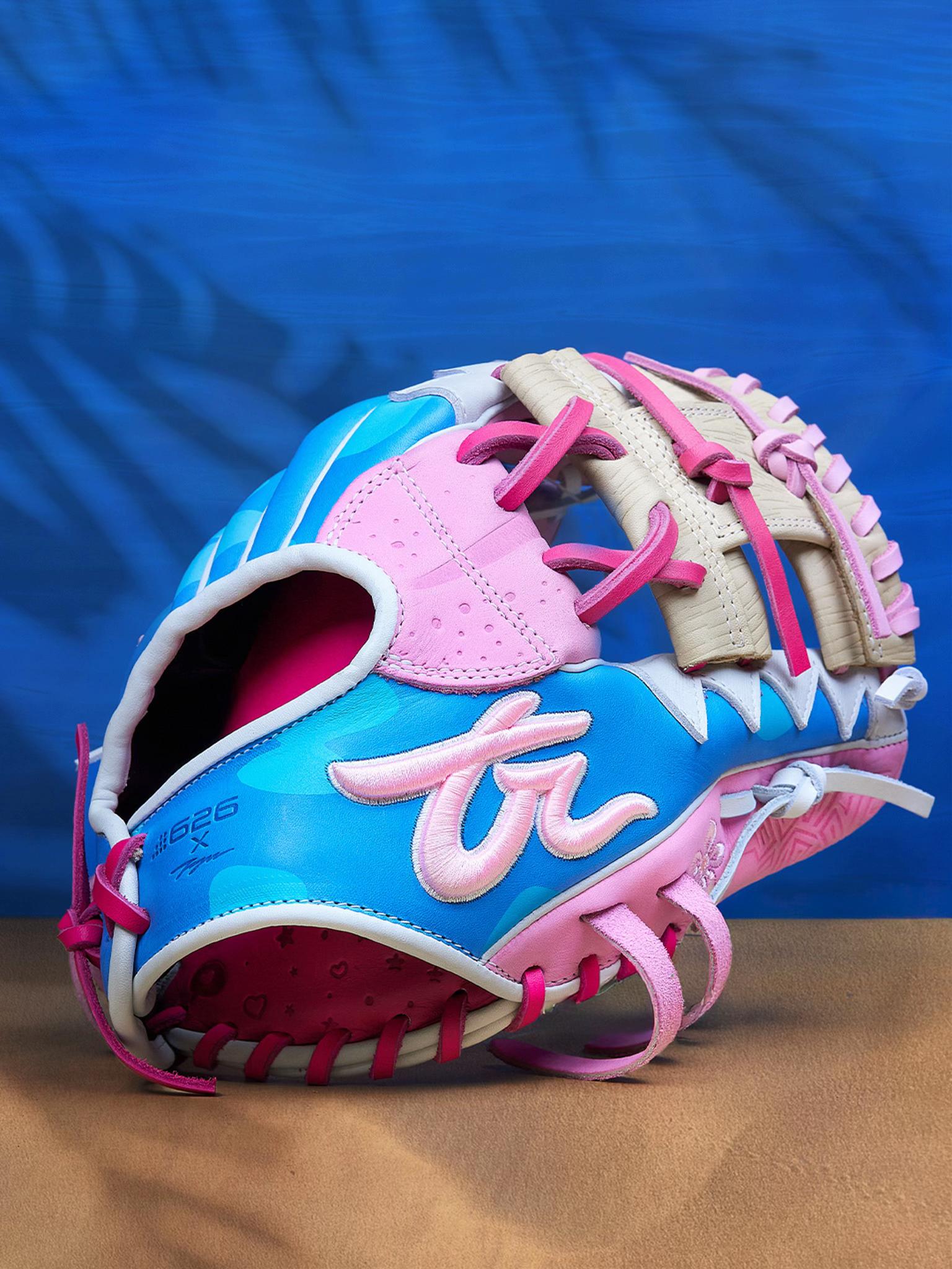 @Tiger Custom Glove
