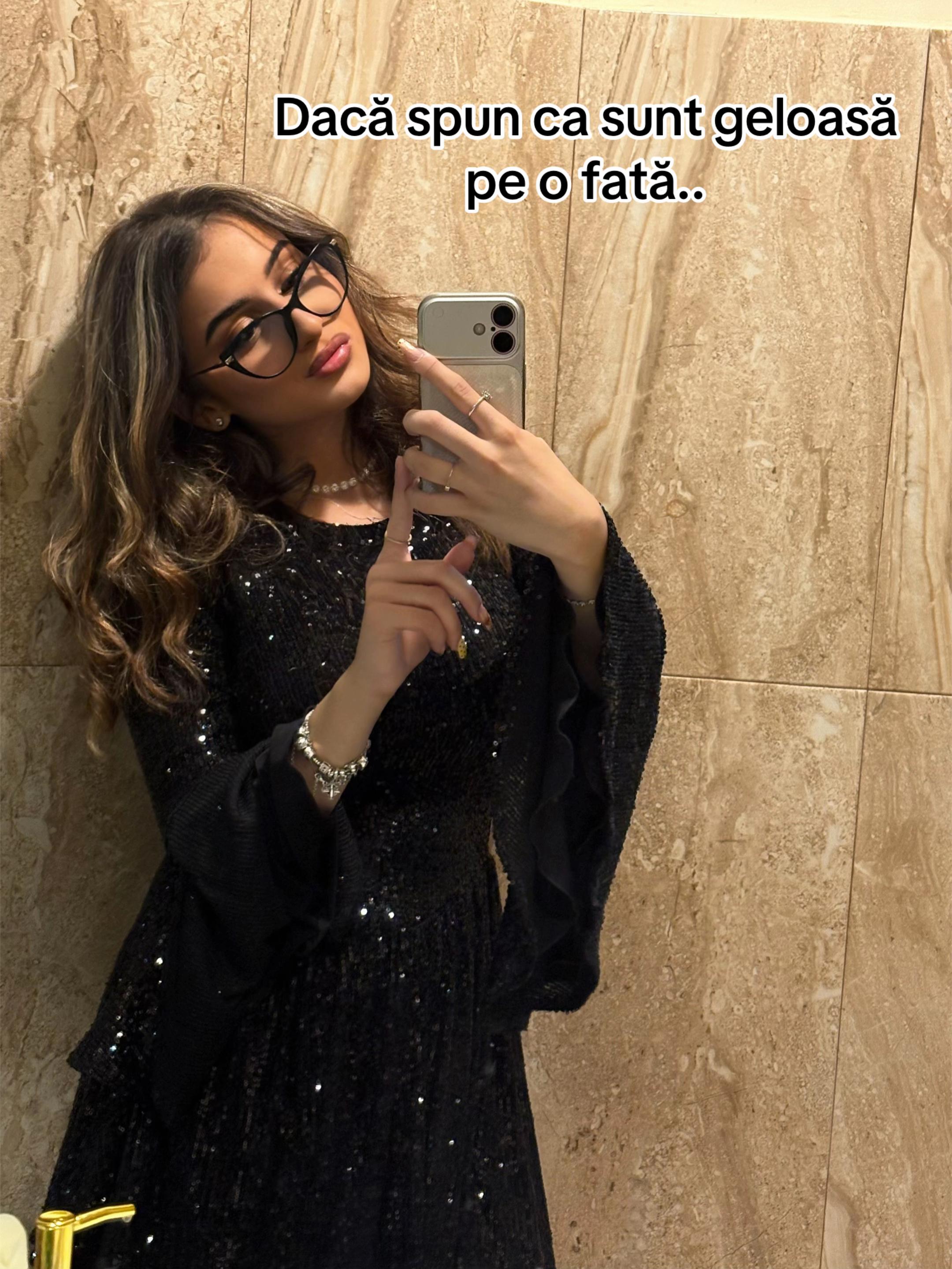 @🖤