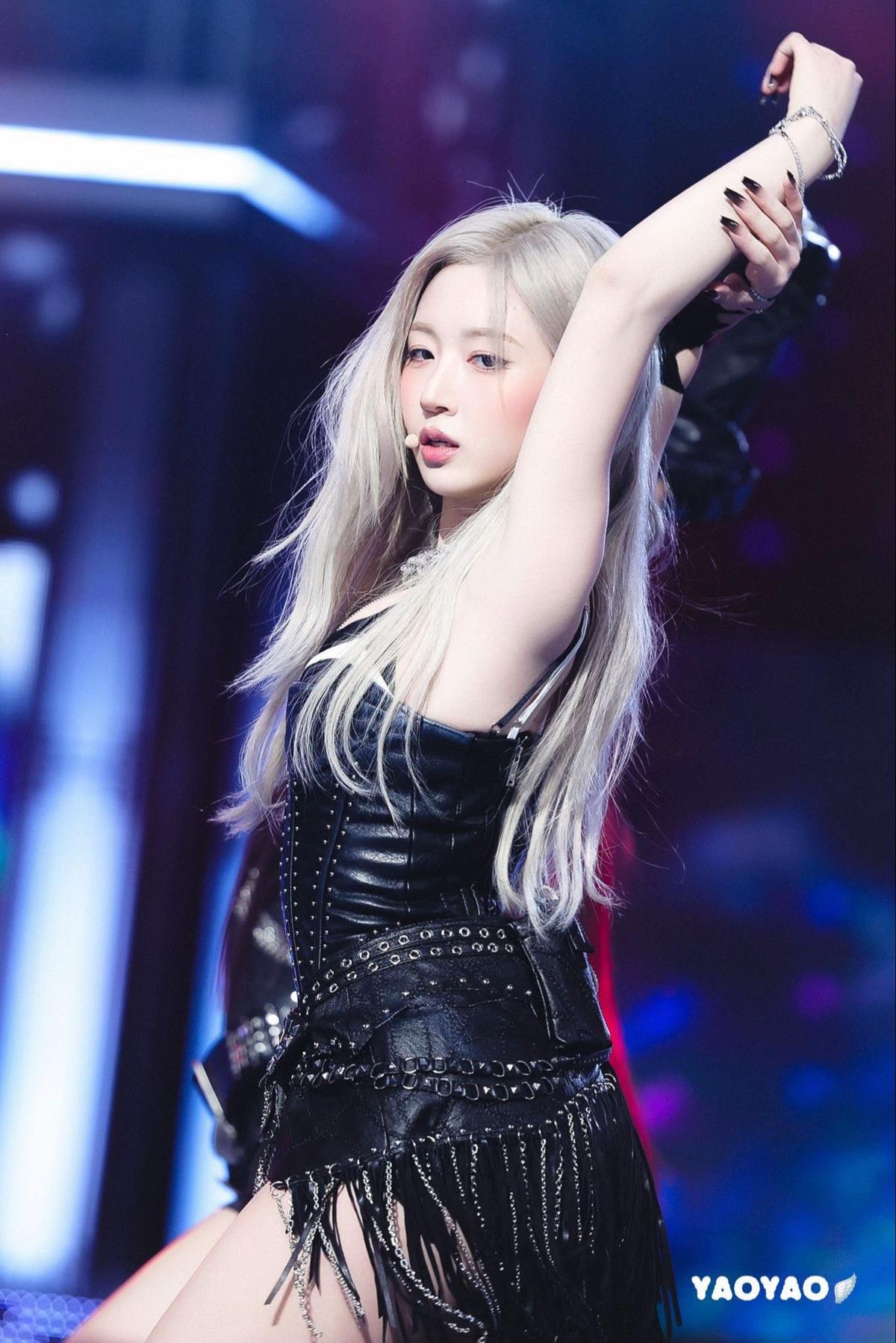 @👸🦋Universal Kpop Idols🦋👑