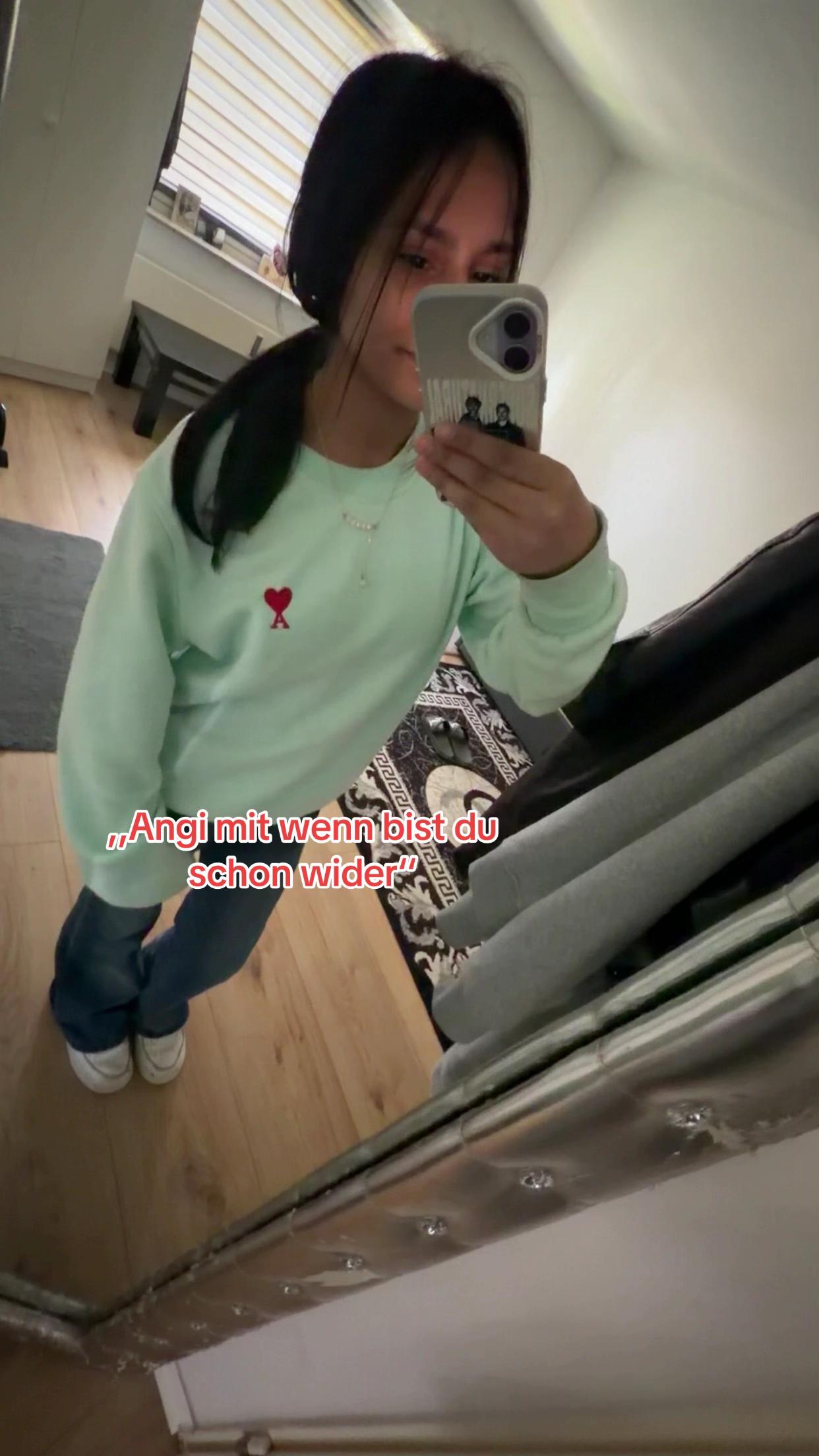@Angi47