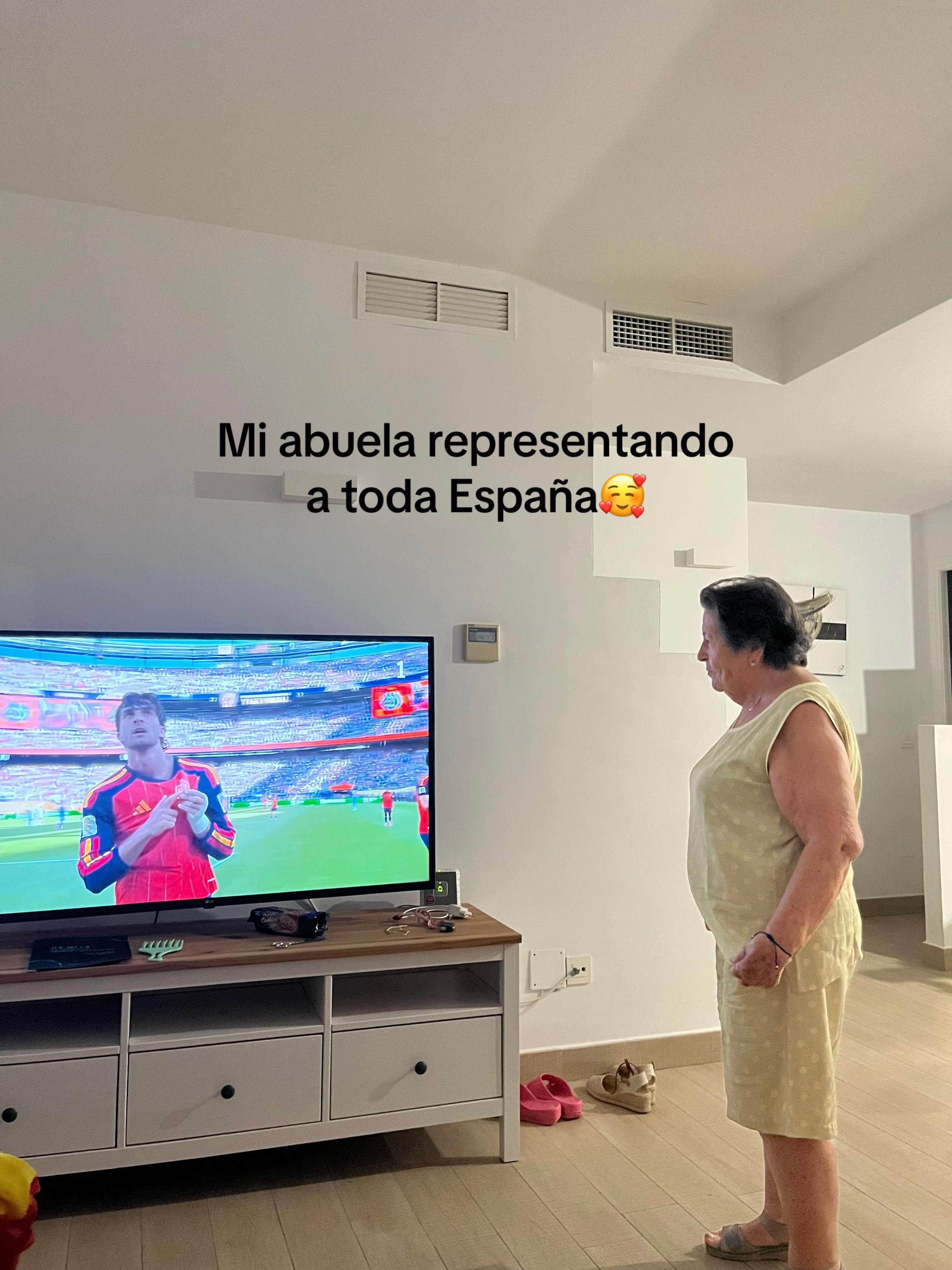 @elenaluugo