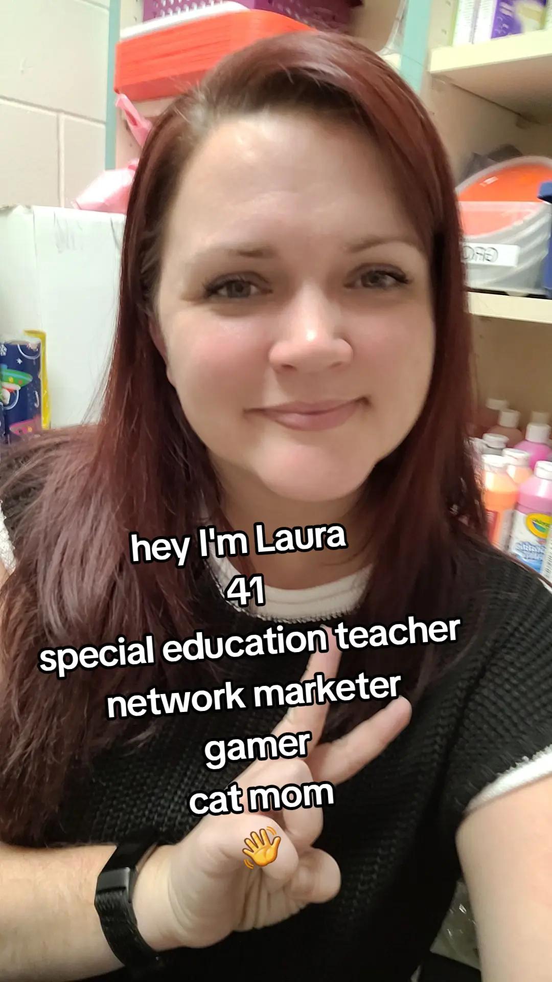 @Laura Saxx