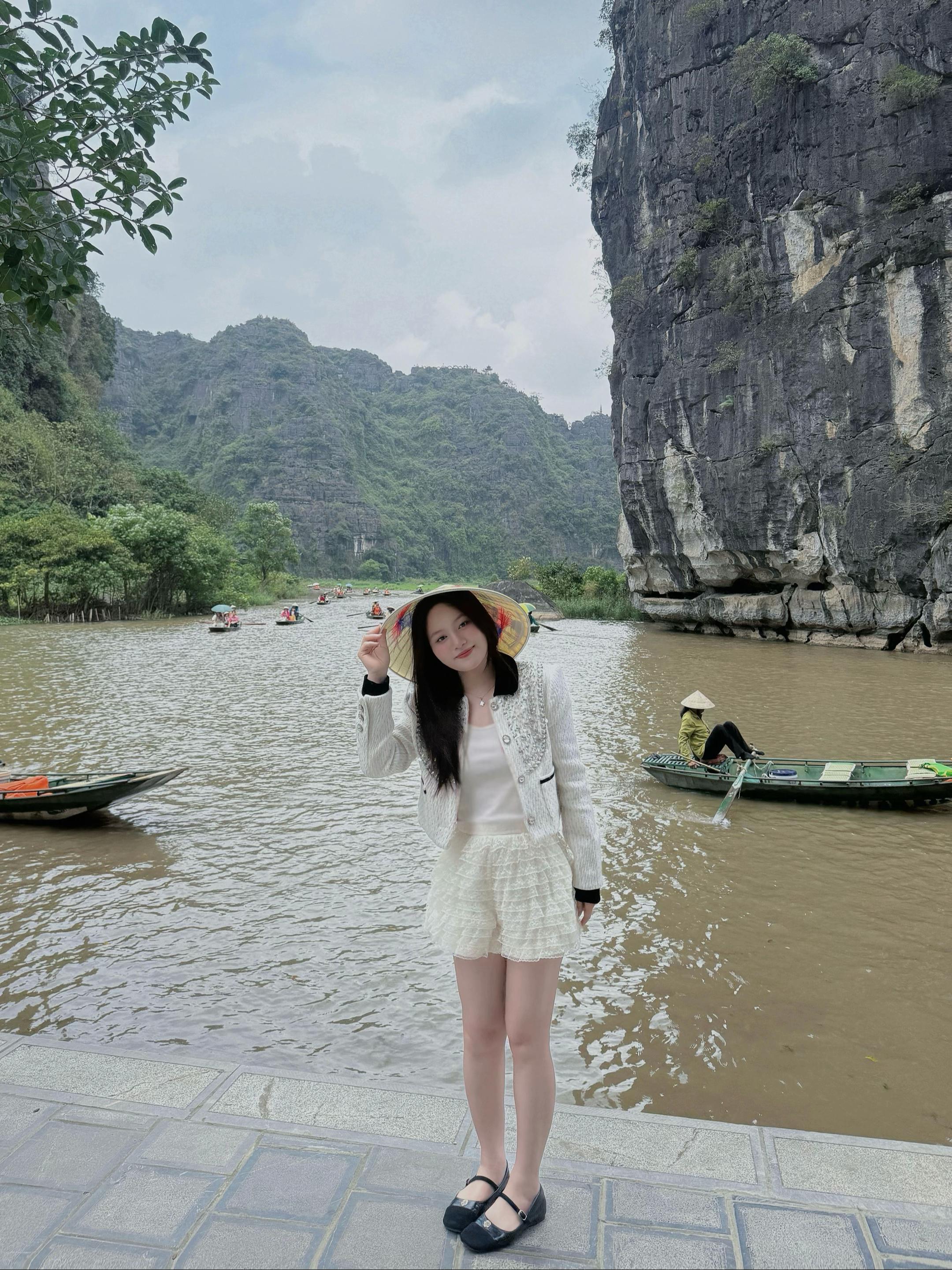 @B&iacute;ch Nhi