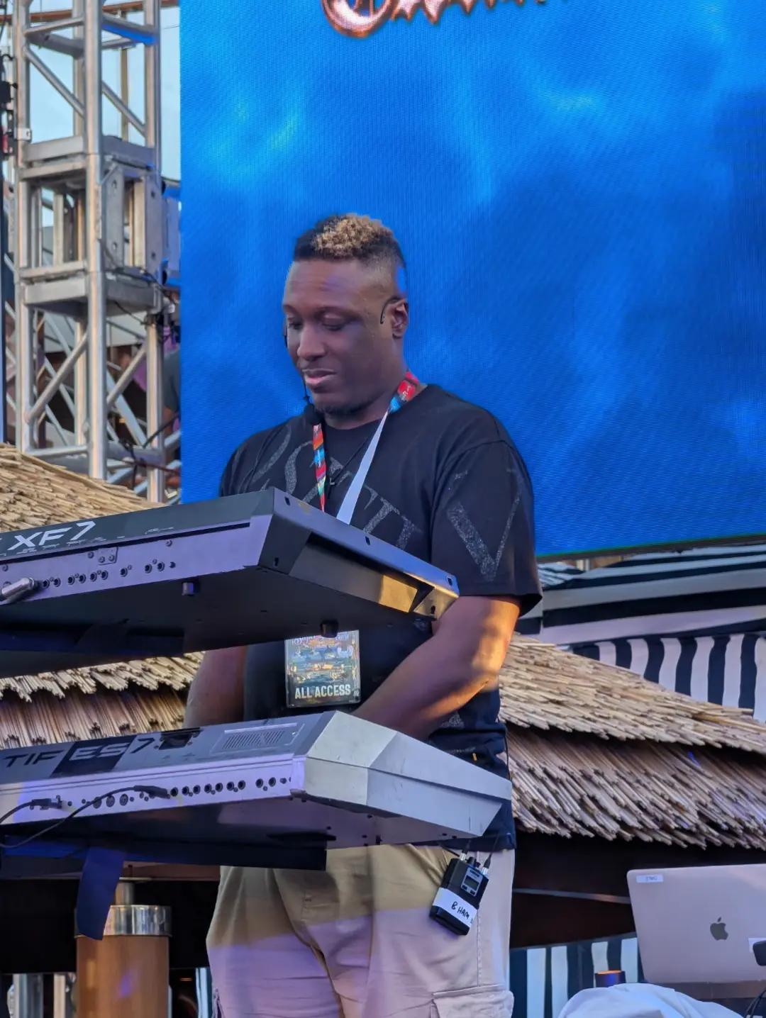 @Dr. Bryant B-ham Hamilton🎹🥁