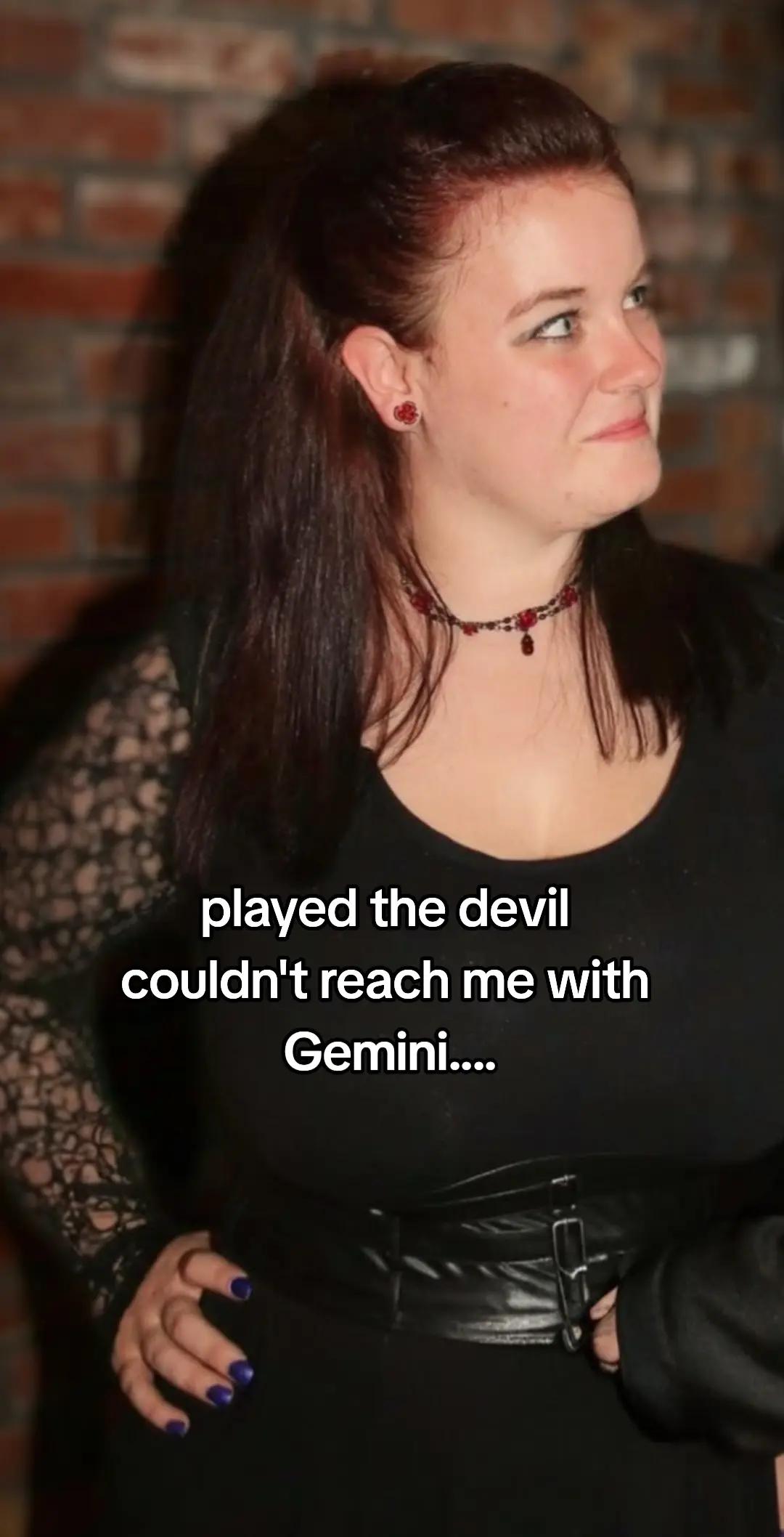 @EmoChickThatsBroken🖤
