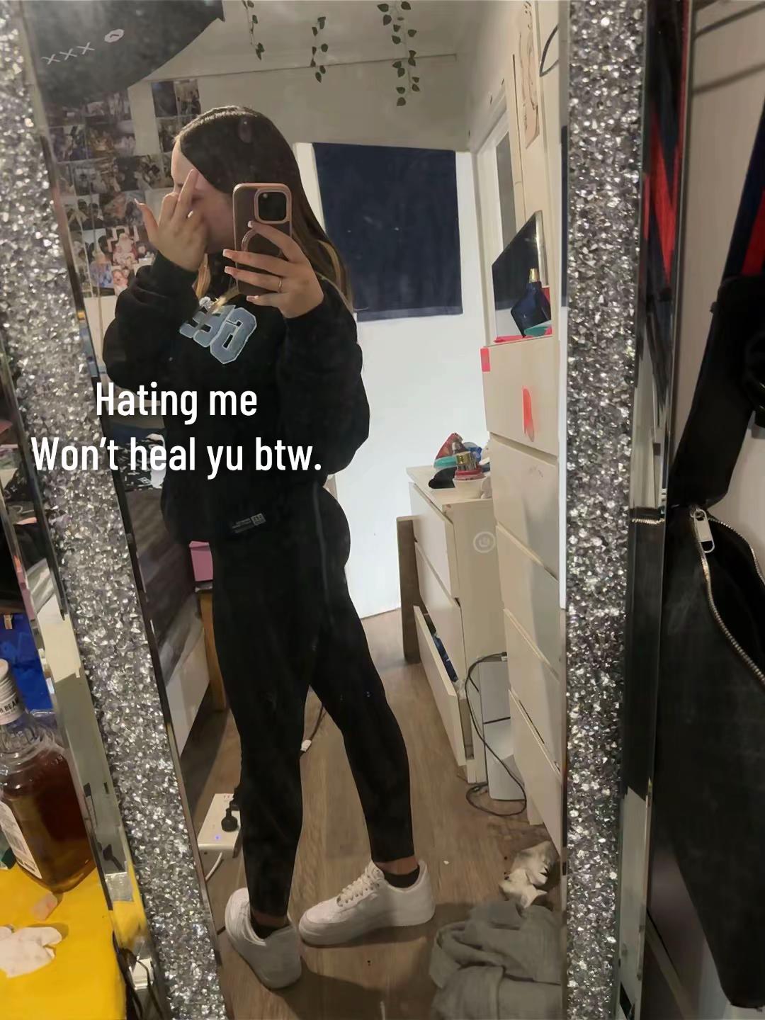 @🎭