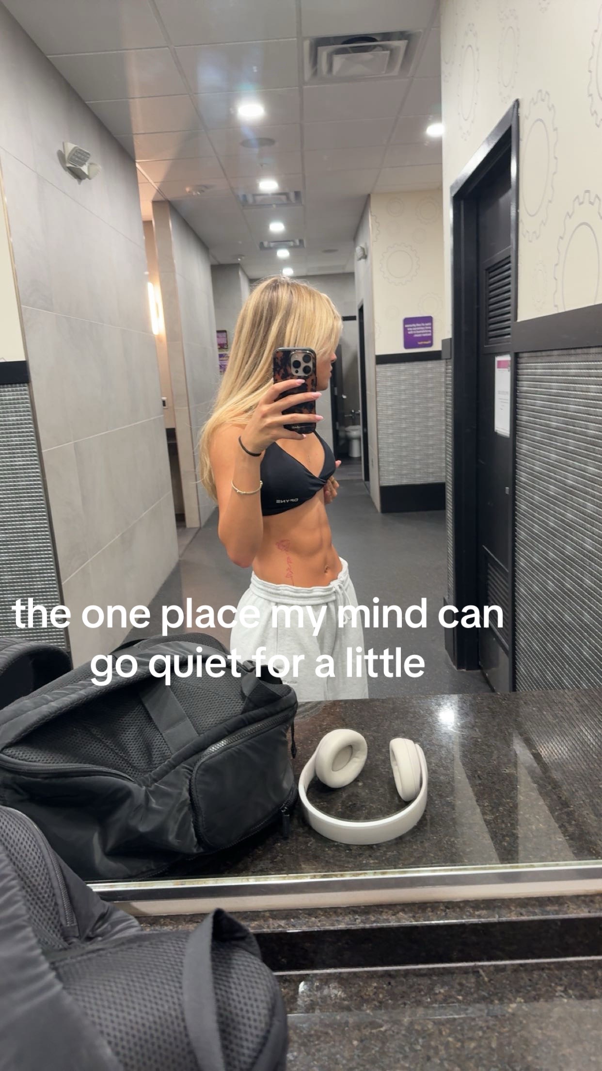 @Ella🦋