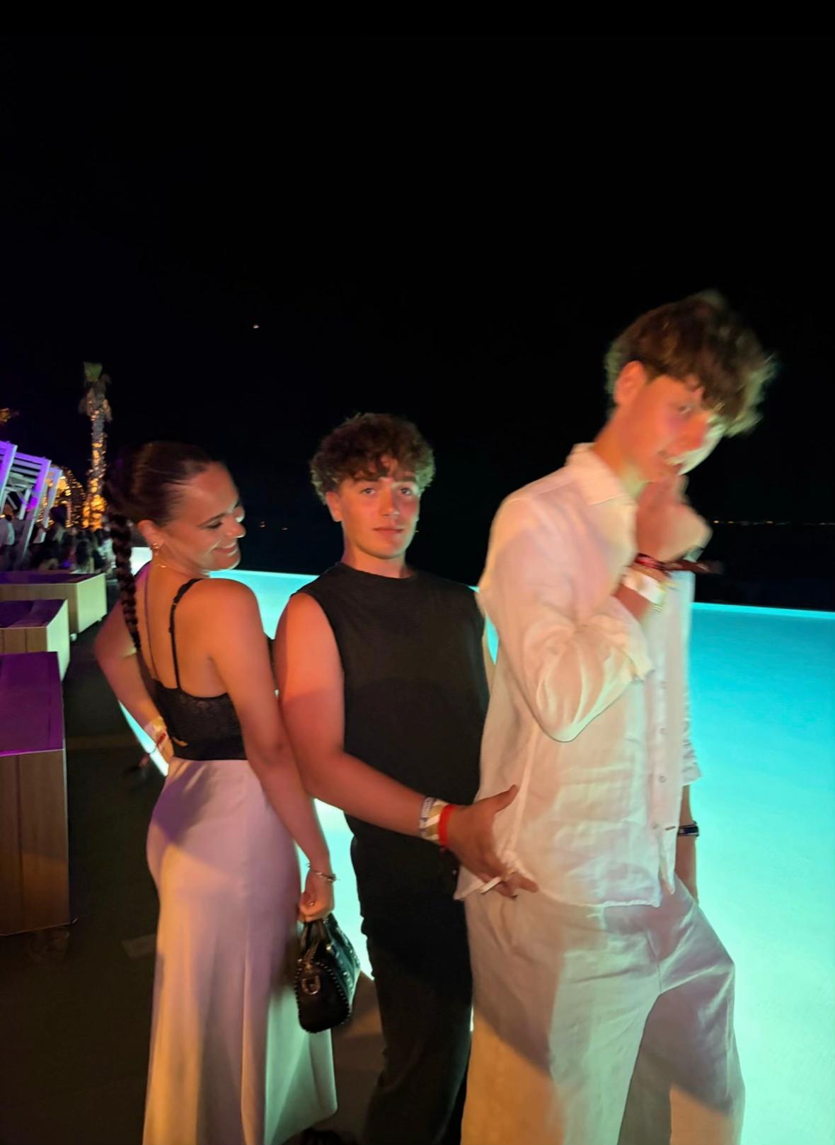 @ele🌟🍸