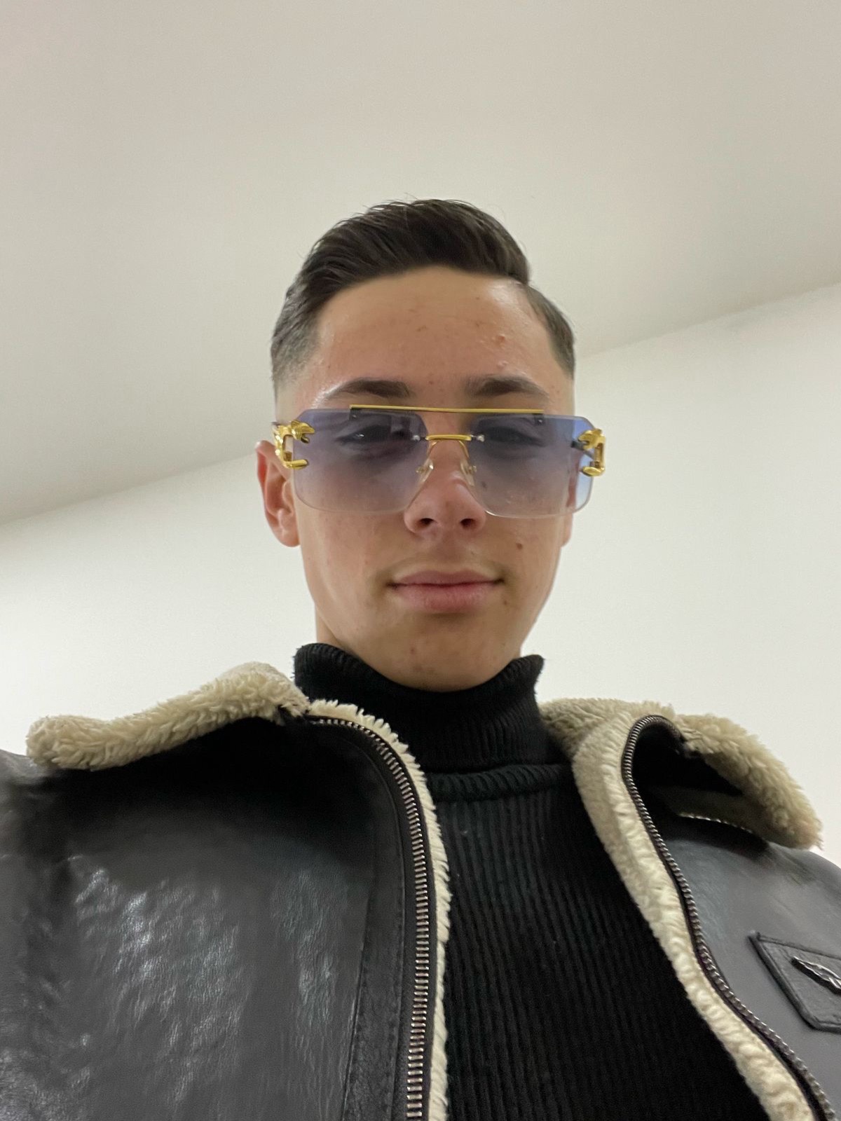 @🦅