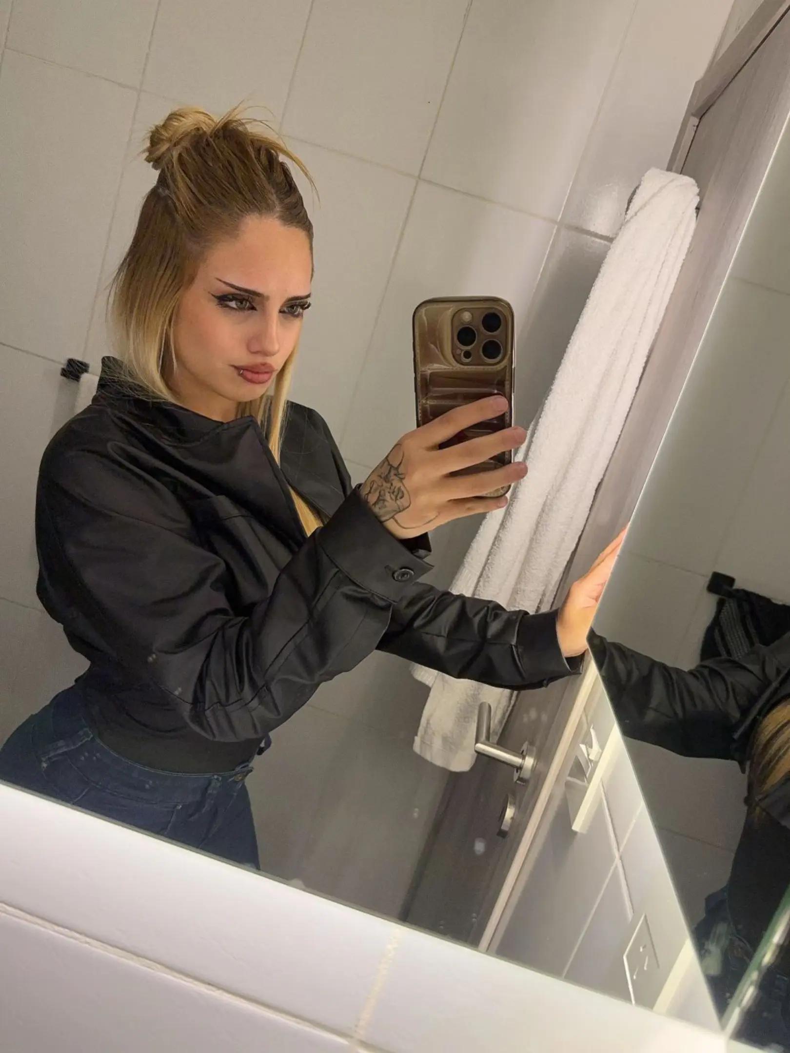@Val<3