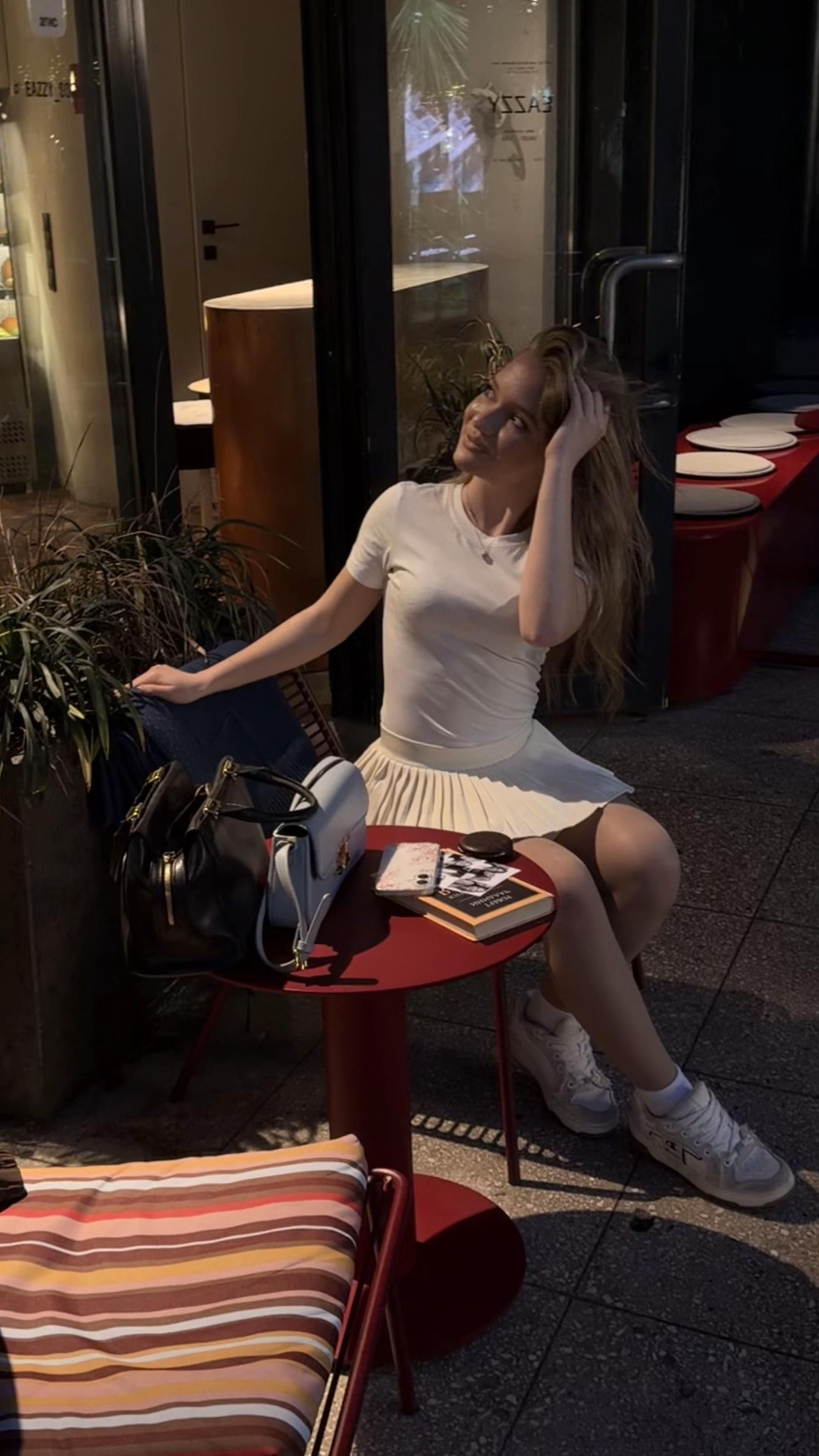@v1shny