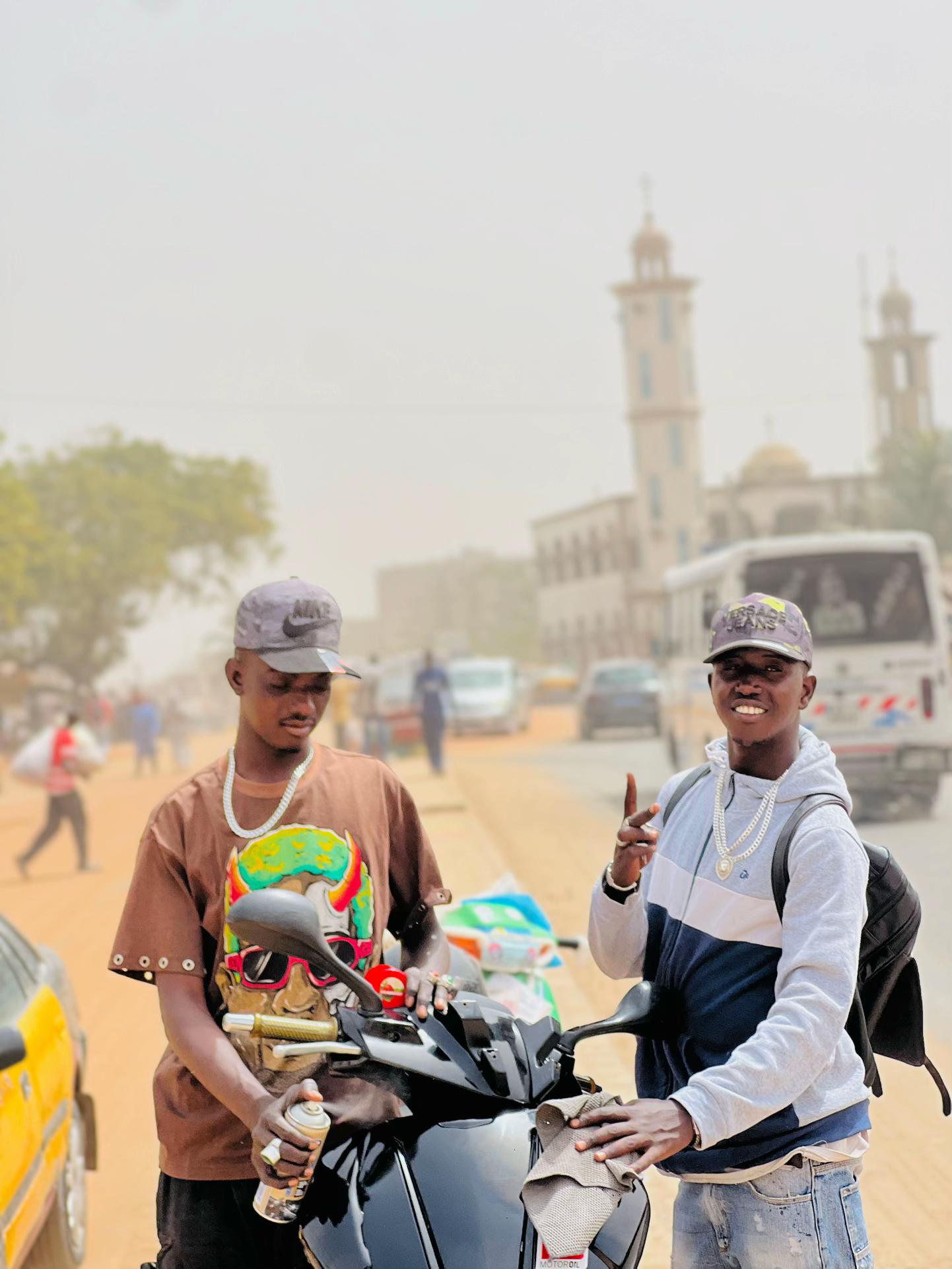 @CHEIKHOU YALLA BI🛵👑