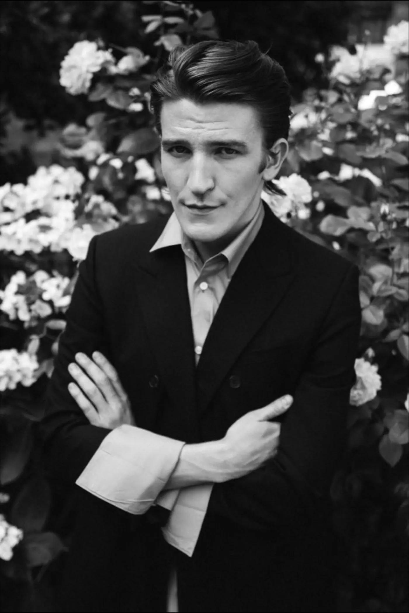 @Ewan_Mitchell